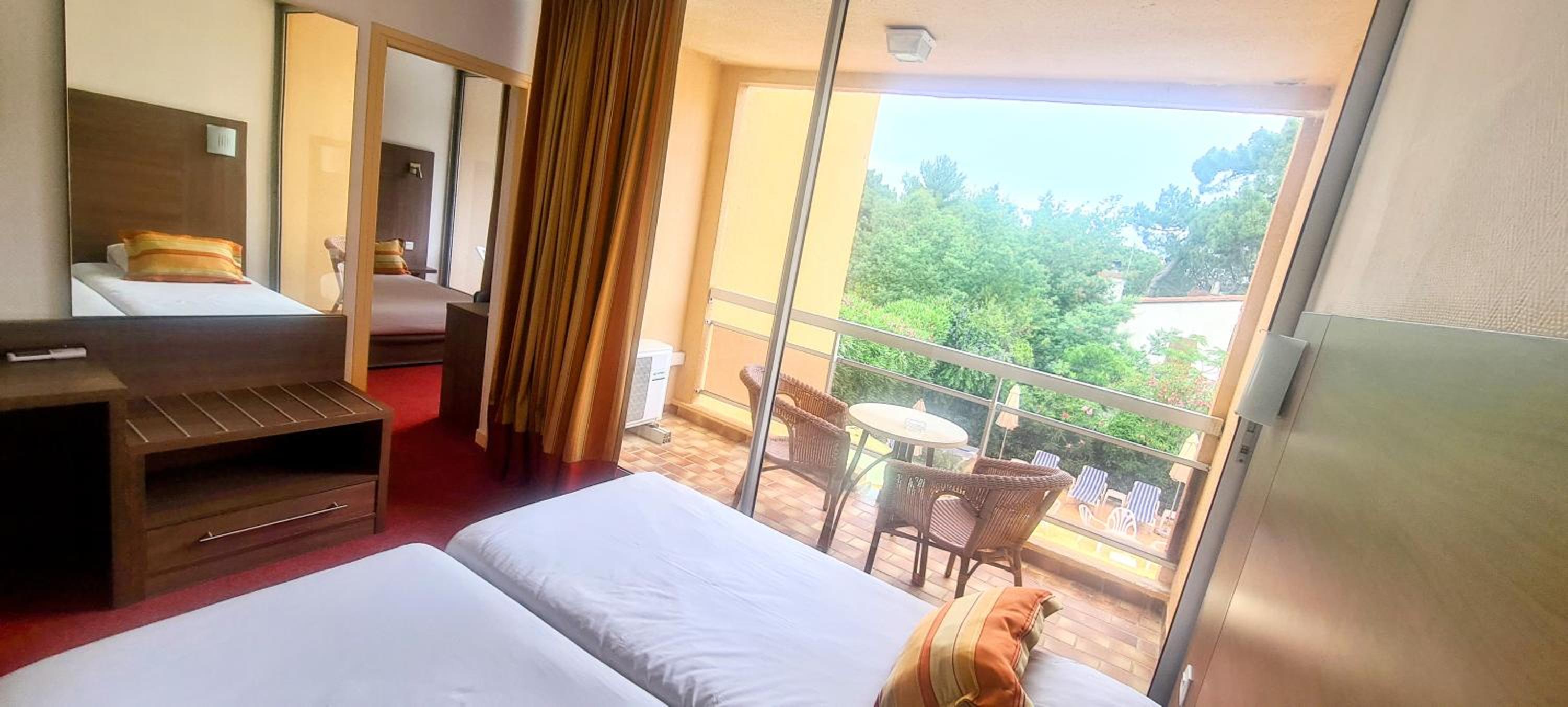 Family Suite with Terrace - Photo 7