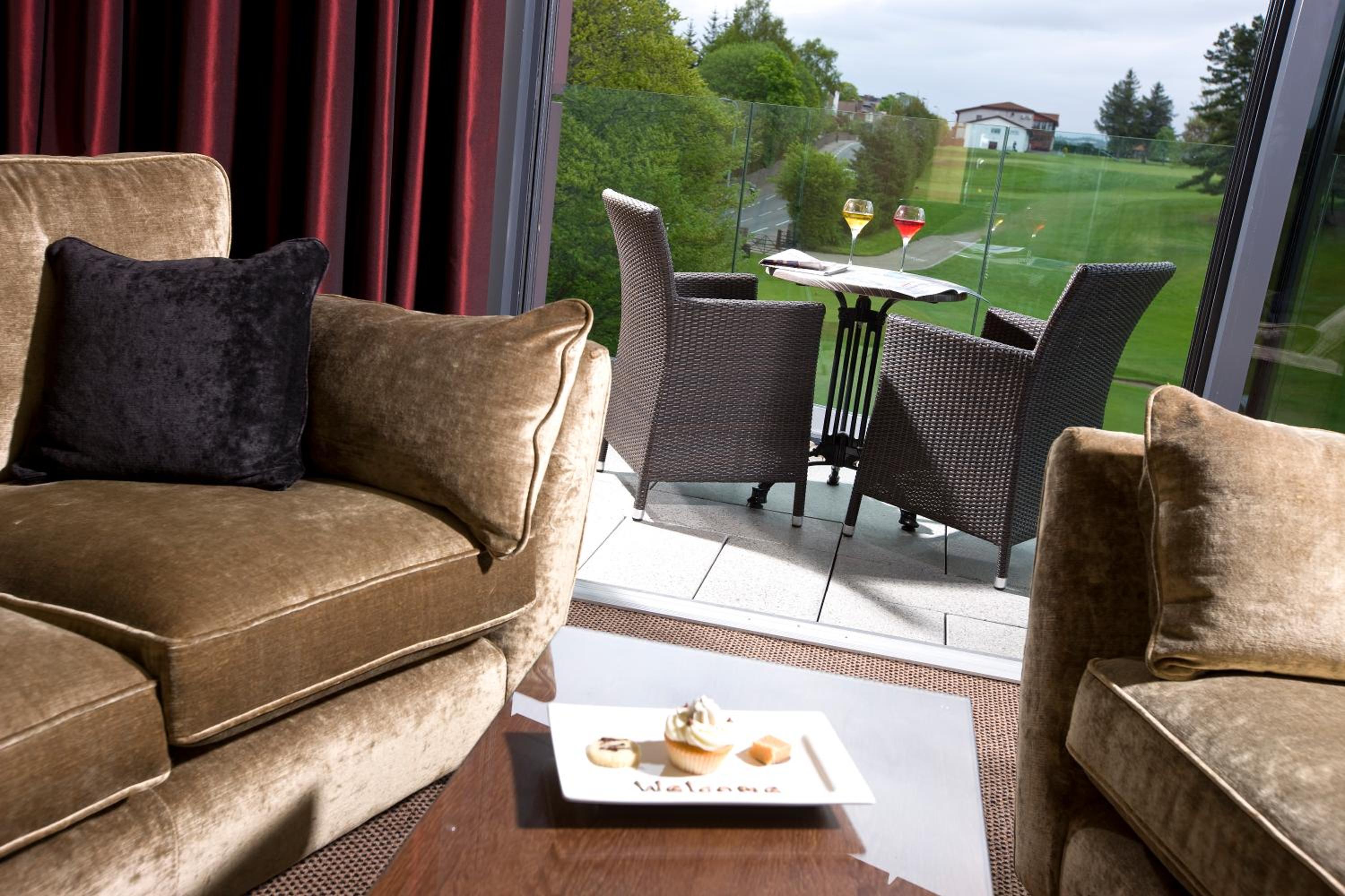Executive King Room with Balcony or Patio - Photo 9
