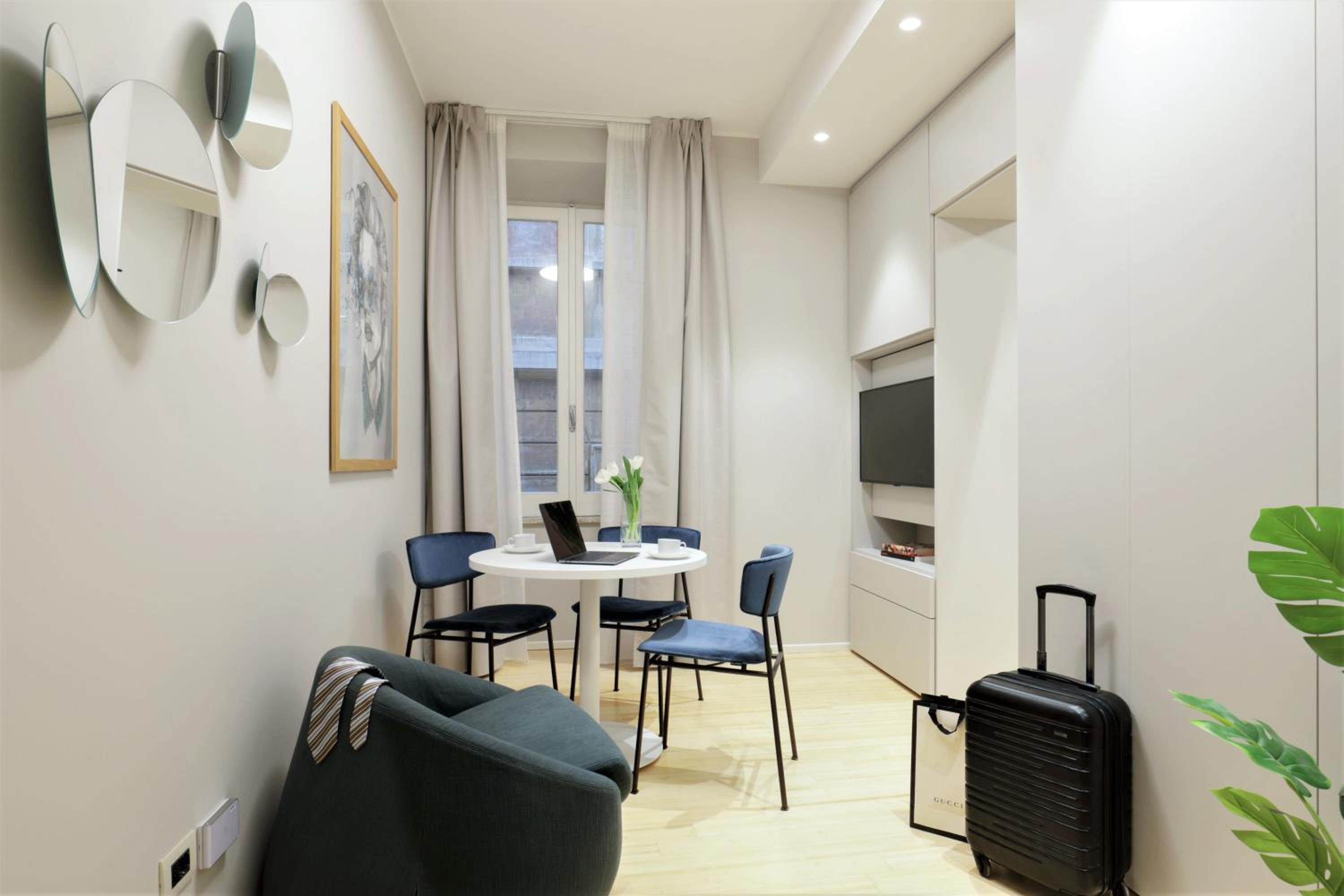 Deluxe Apartment photo 2
