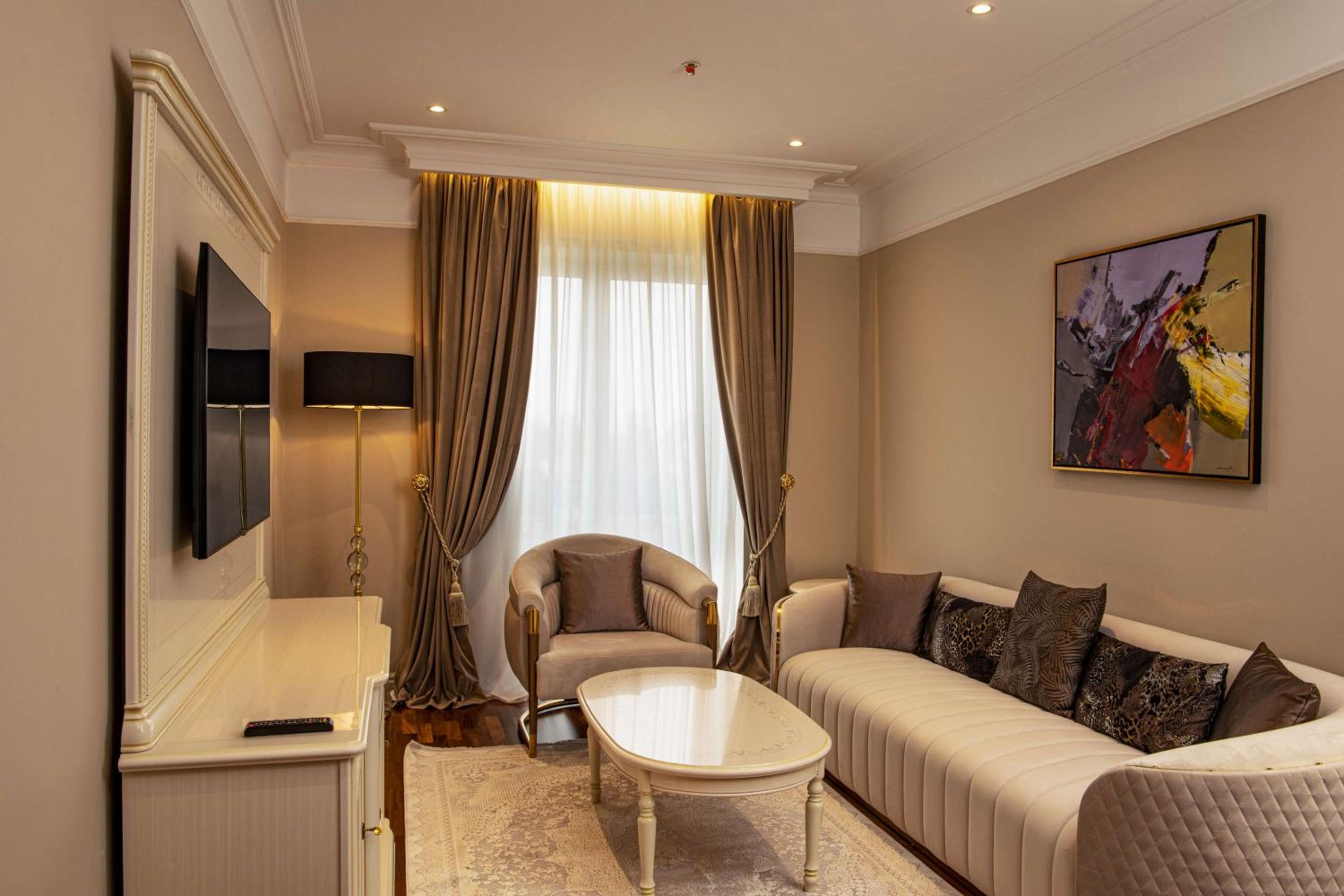 Suite with Lake View