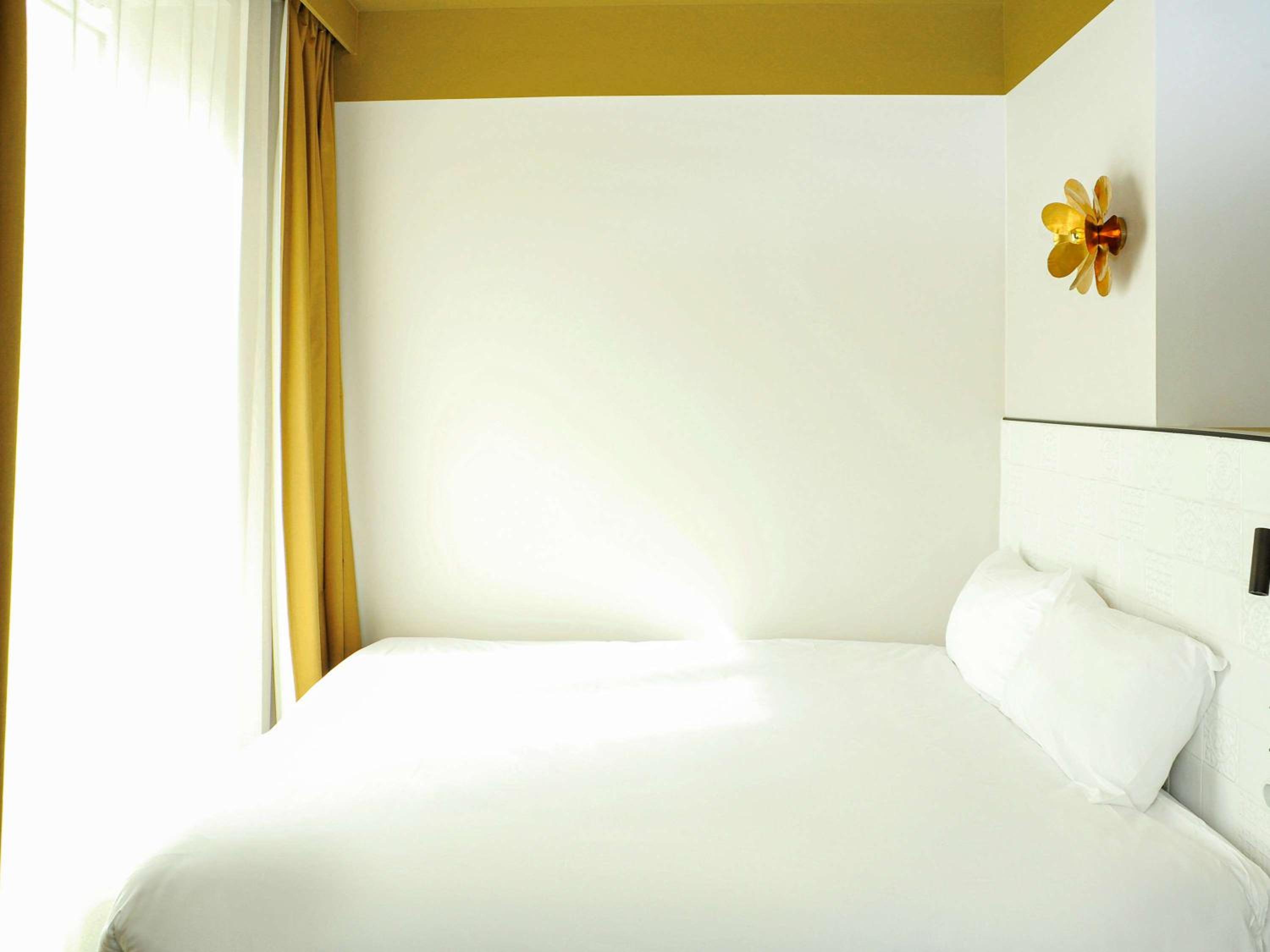 Standard Double Room thumbnail 5