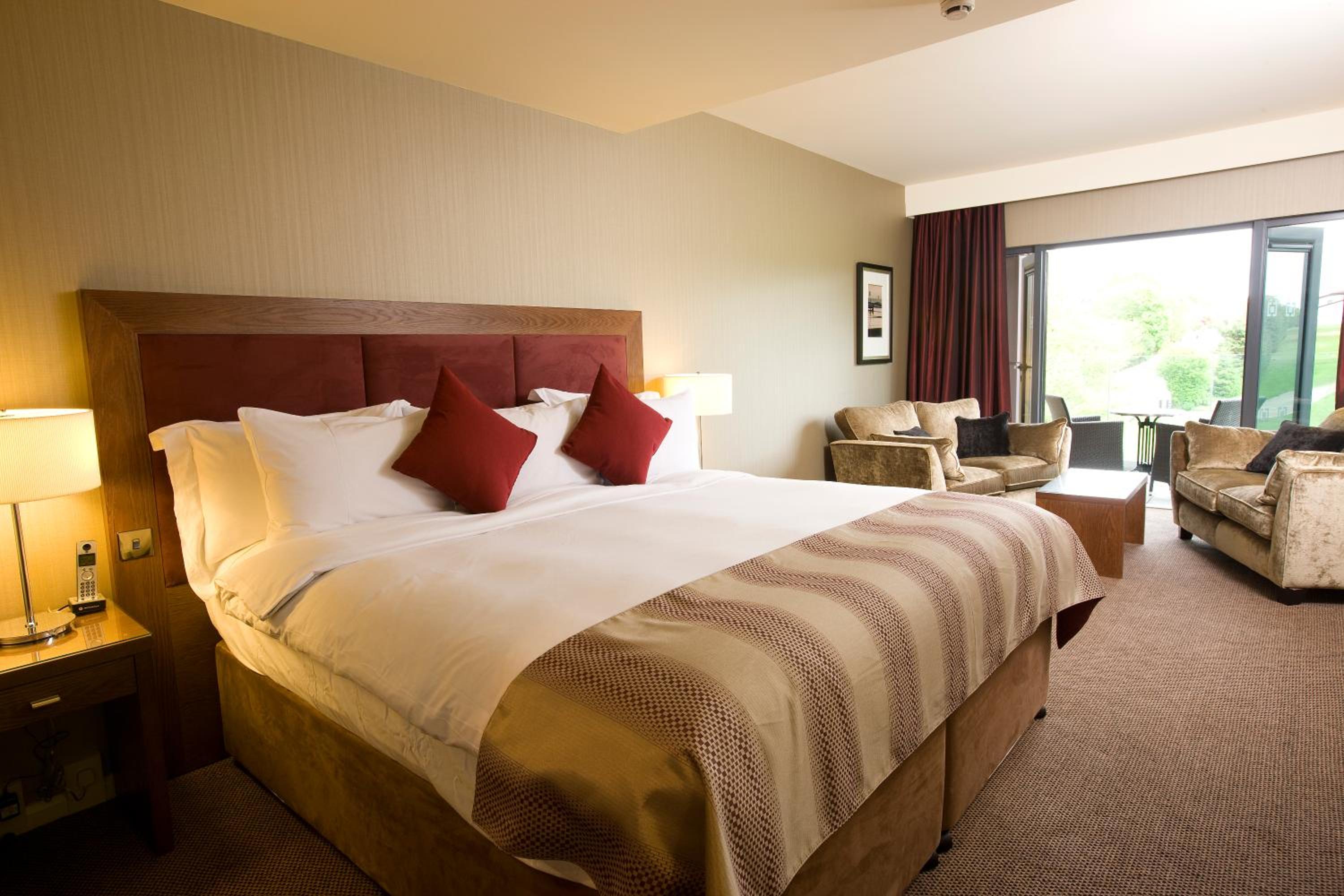 Executive King Room with Balcony or Patio - Photo 8