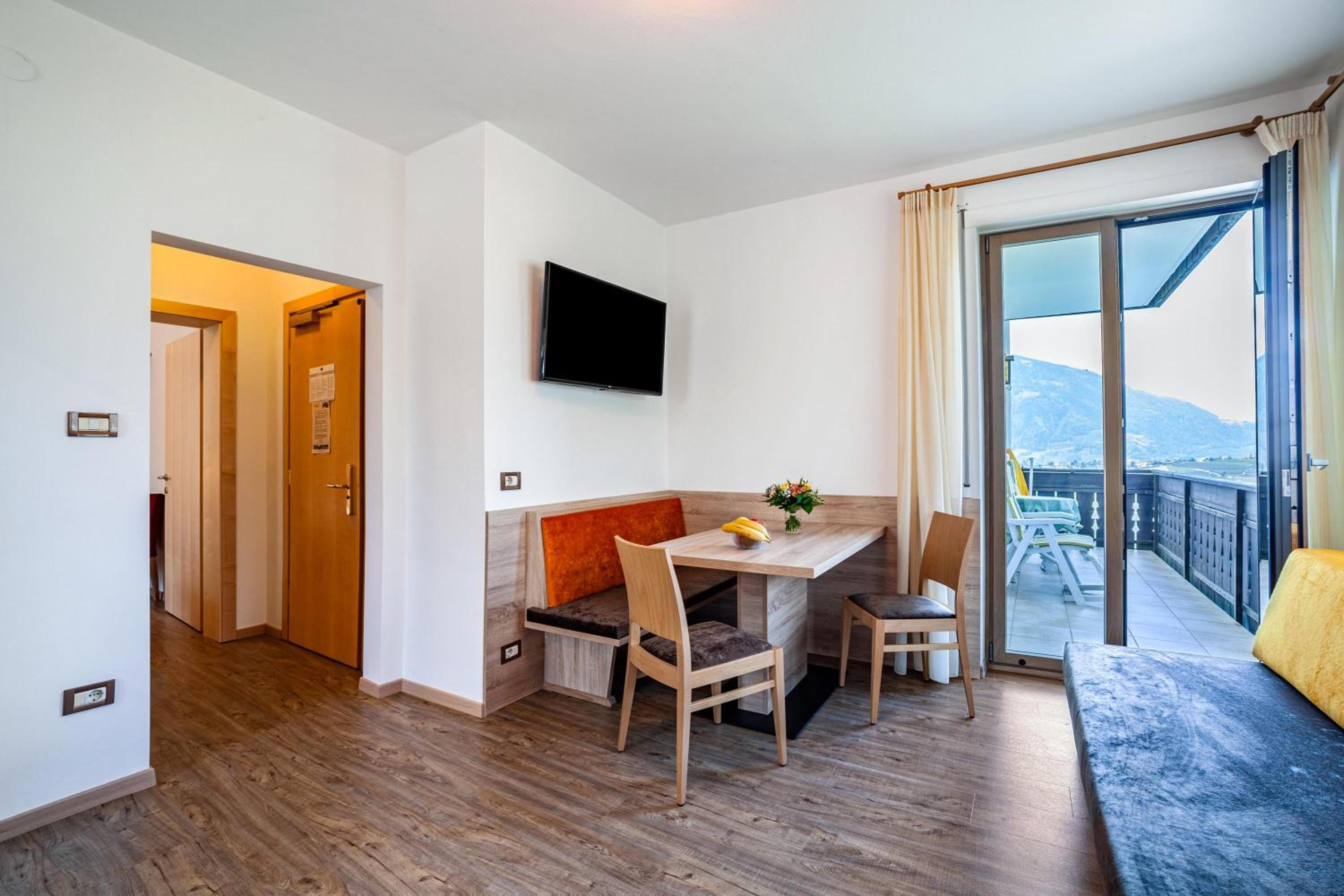 Superior One-Bedroom Apartment with Balcony photo 1