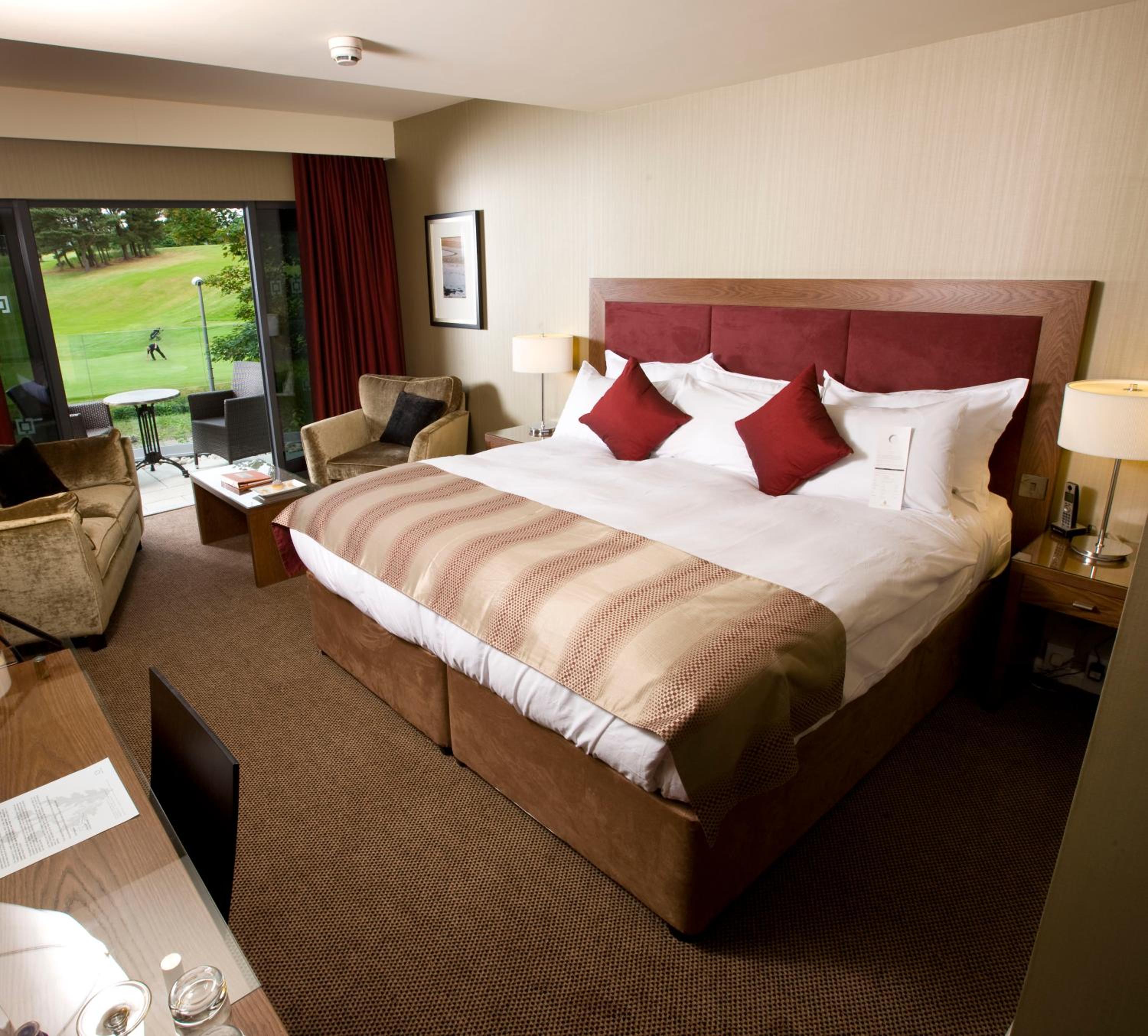 Executive King Room with Balcony or Patio - Photo 7