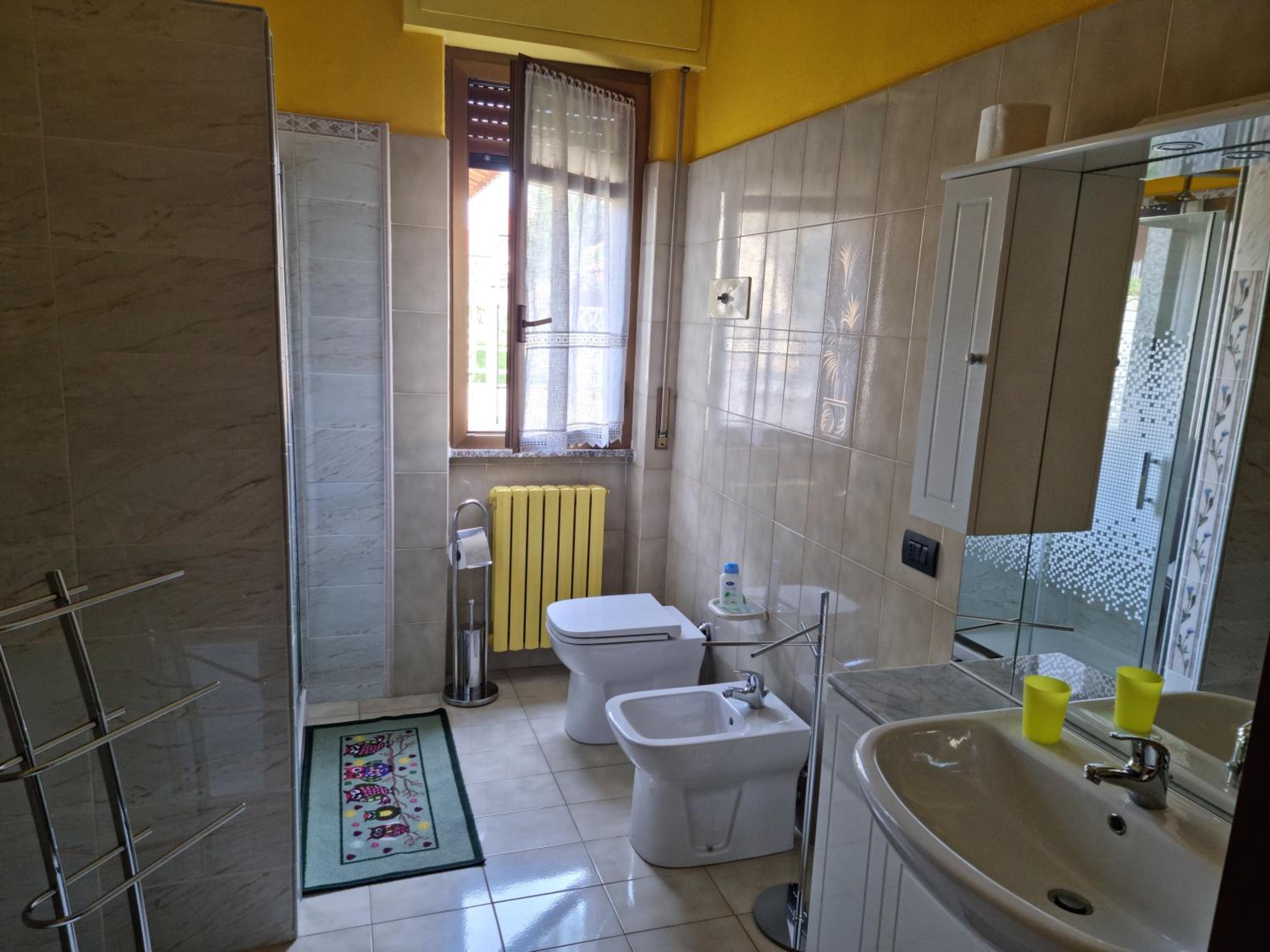 Quadruple Room with Private Bathroom - Photo 4