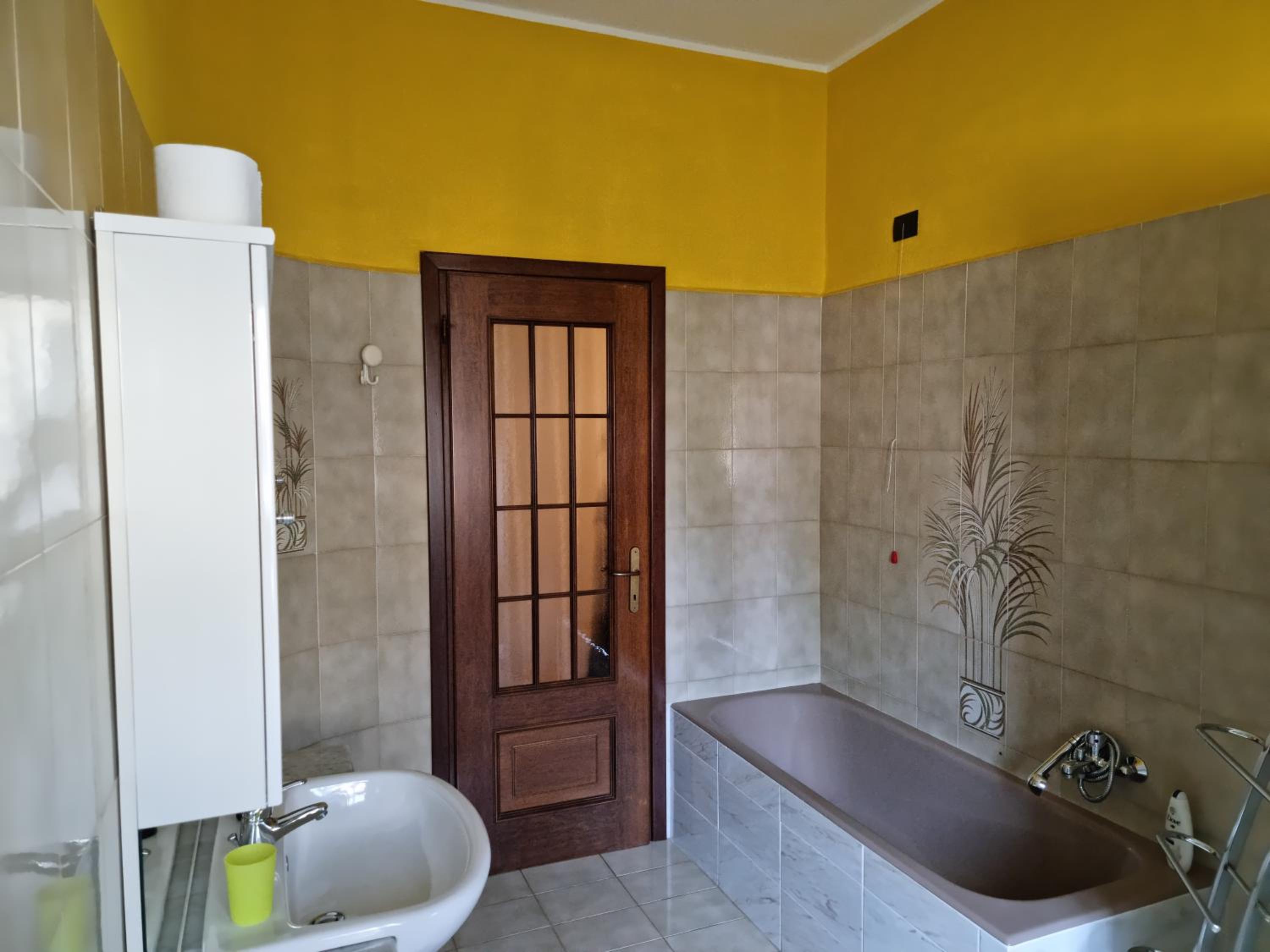 Quadruple Room with Private Bathroom - Photo 3