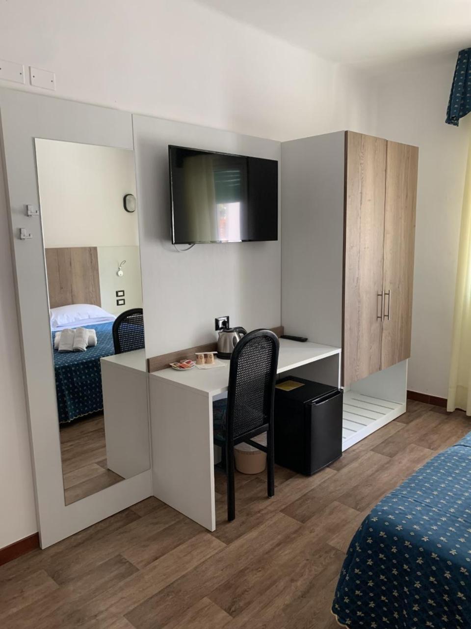 Double or Twin Room - Photo 2