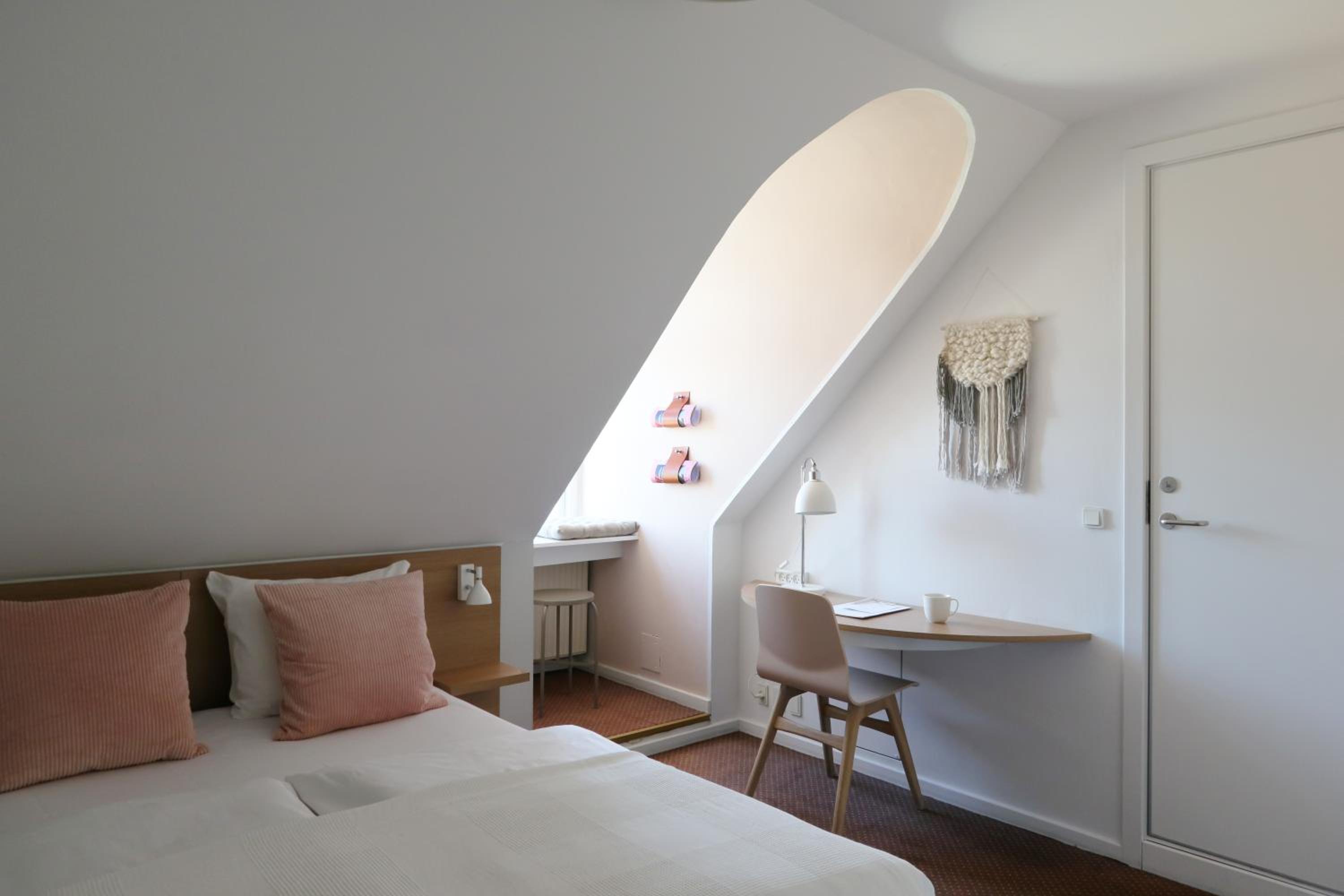 Standard Double Room - Photo 33