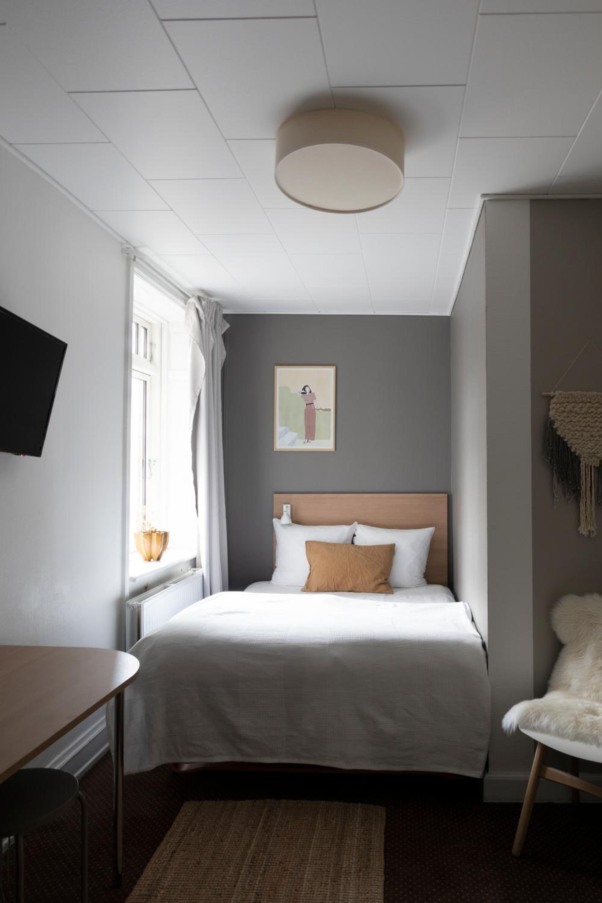 Single / Small Double Room - Photo 7