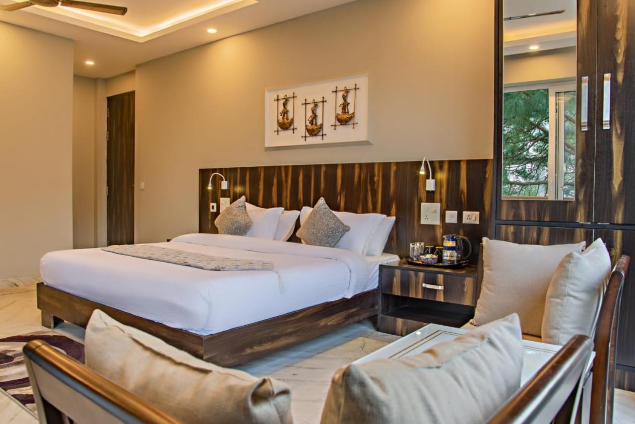 King Room with Balcony - Photo 1