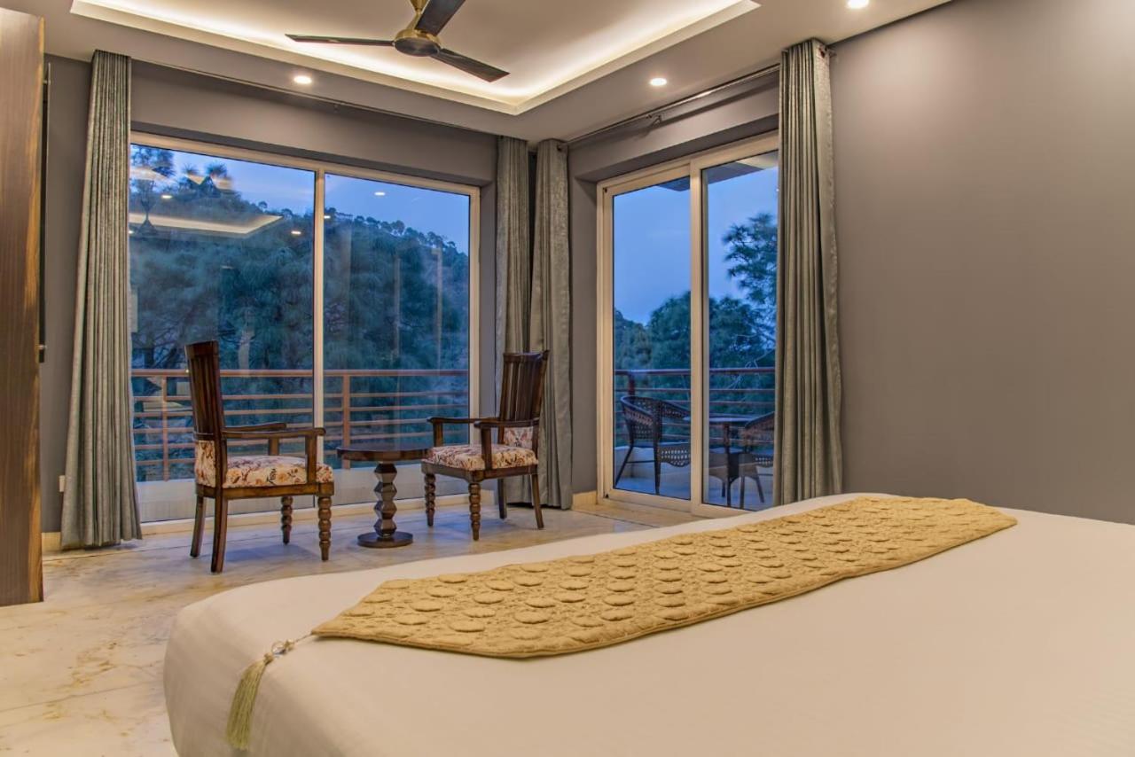 Family Room with Balcony photo 2