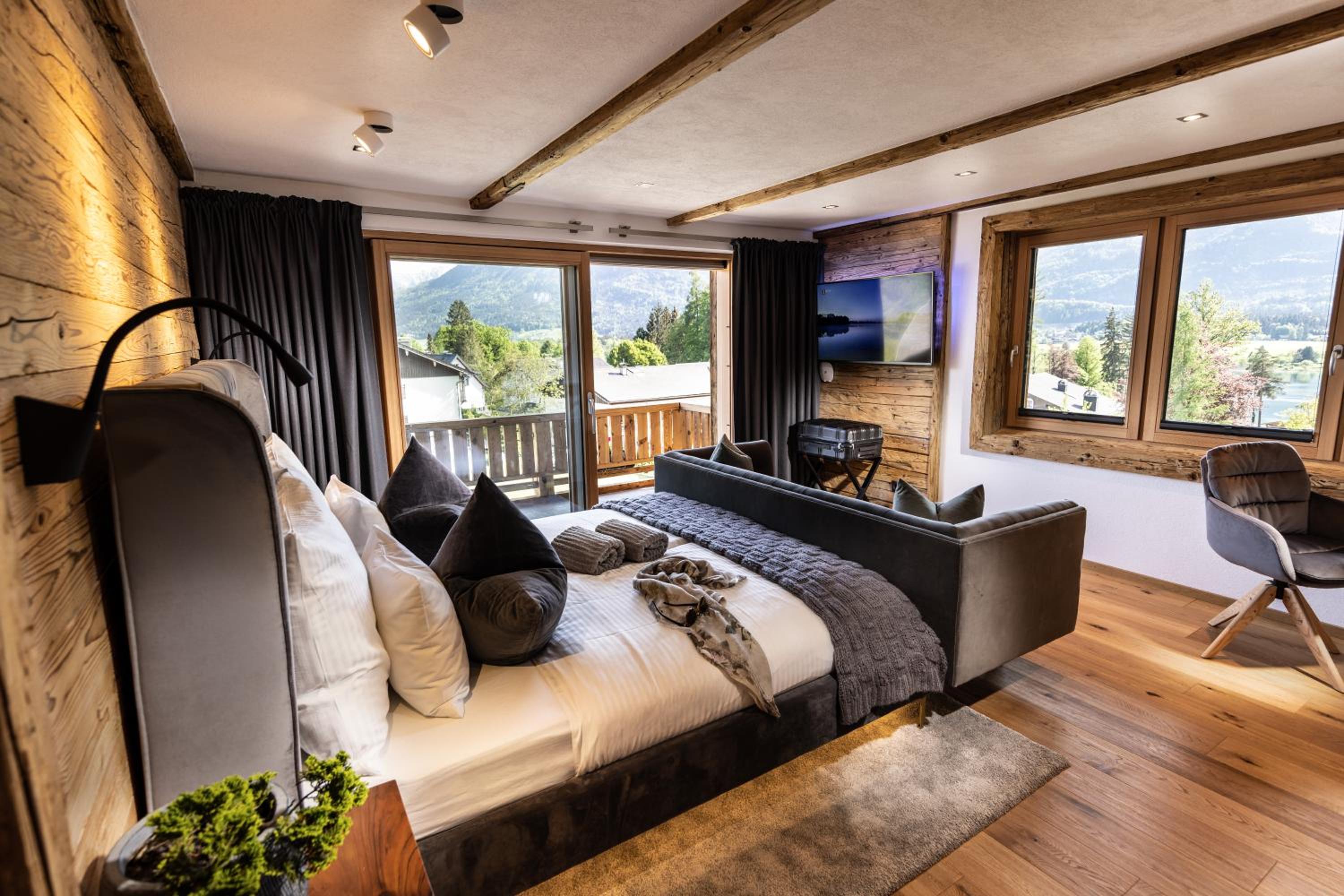 Luxury Duplex Apartment with Lake View