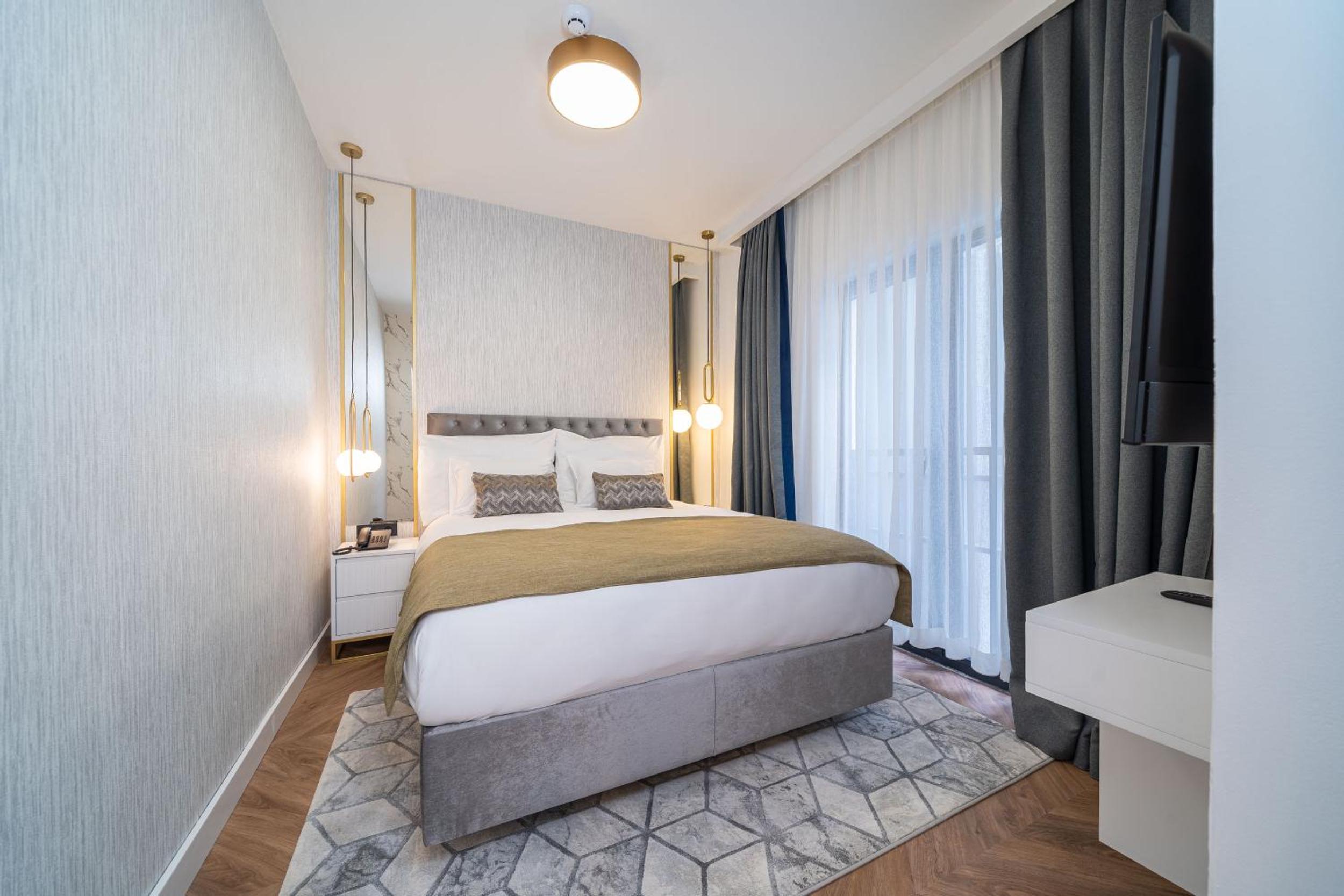 One-Bedroom Apartment - Photo 3