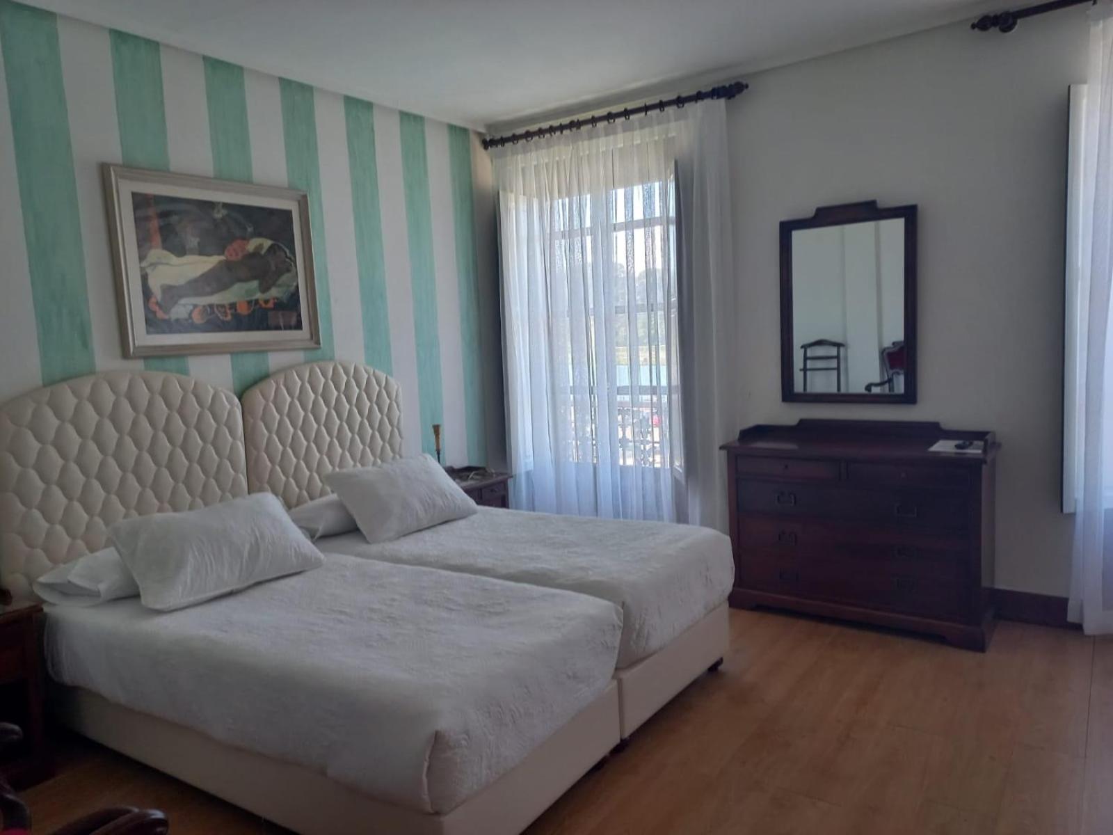 Deluxe Double or Twin Room with Sea View photo 3