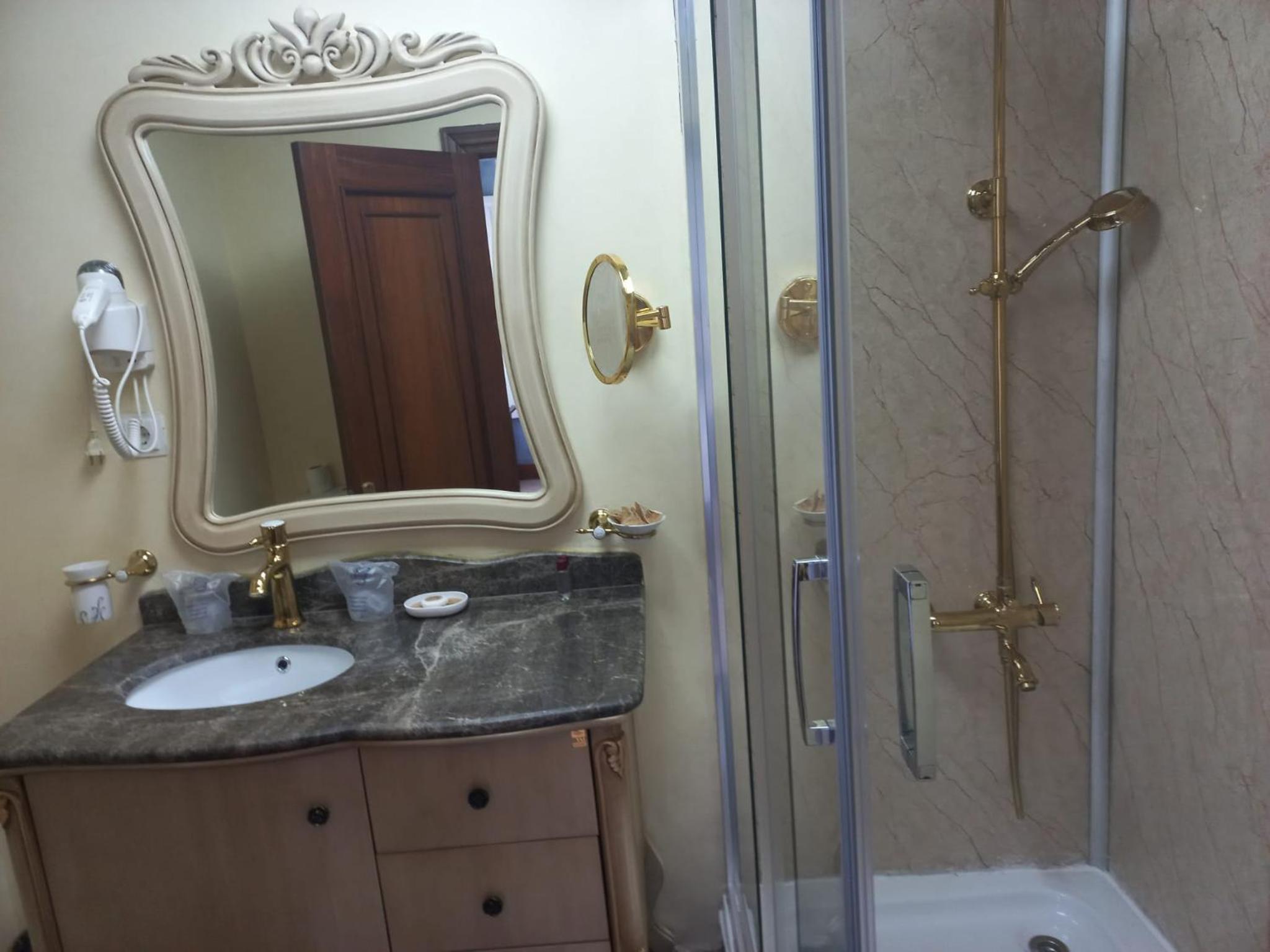 Deluxe Double or Twin Room with Sea View photo 2