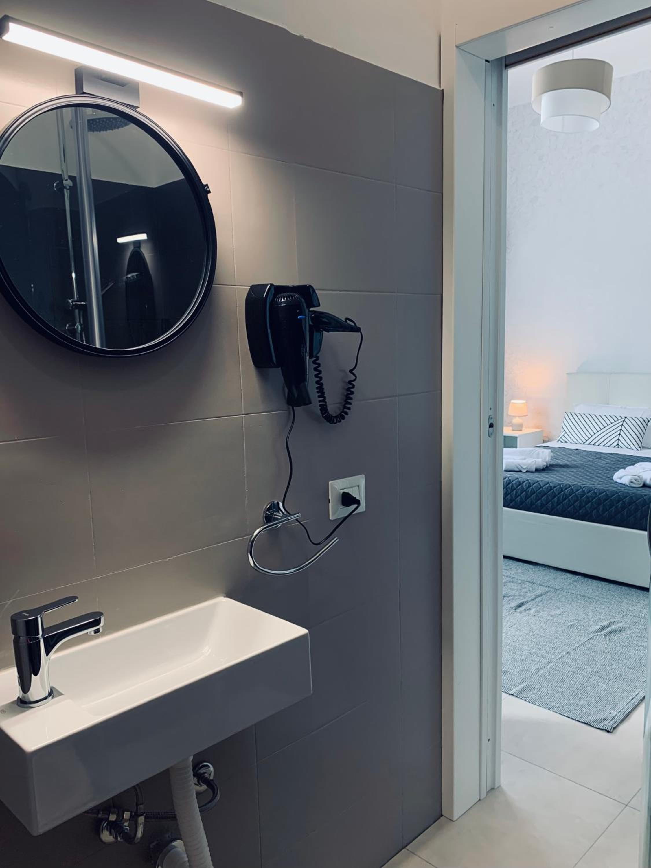 Triple Room with Private Bathroom - Photo 9