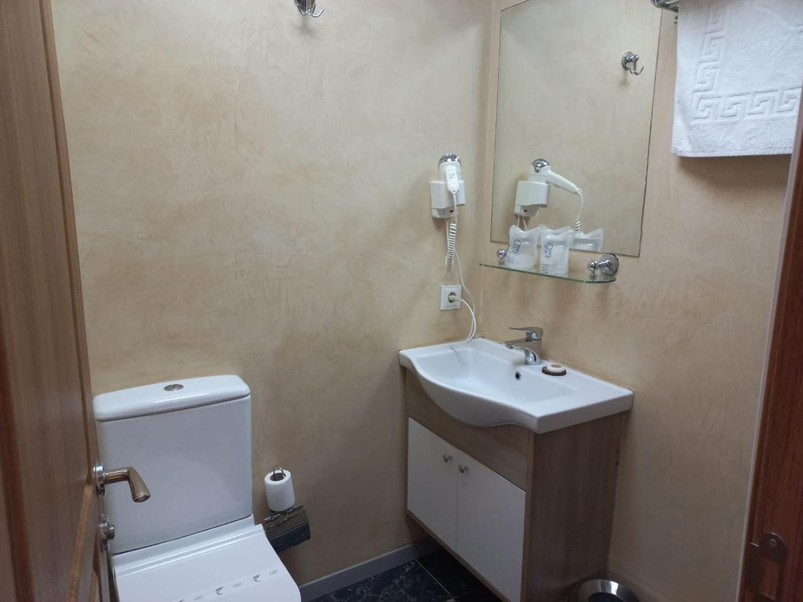 Double or Twin Room with Harbor View photo 2