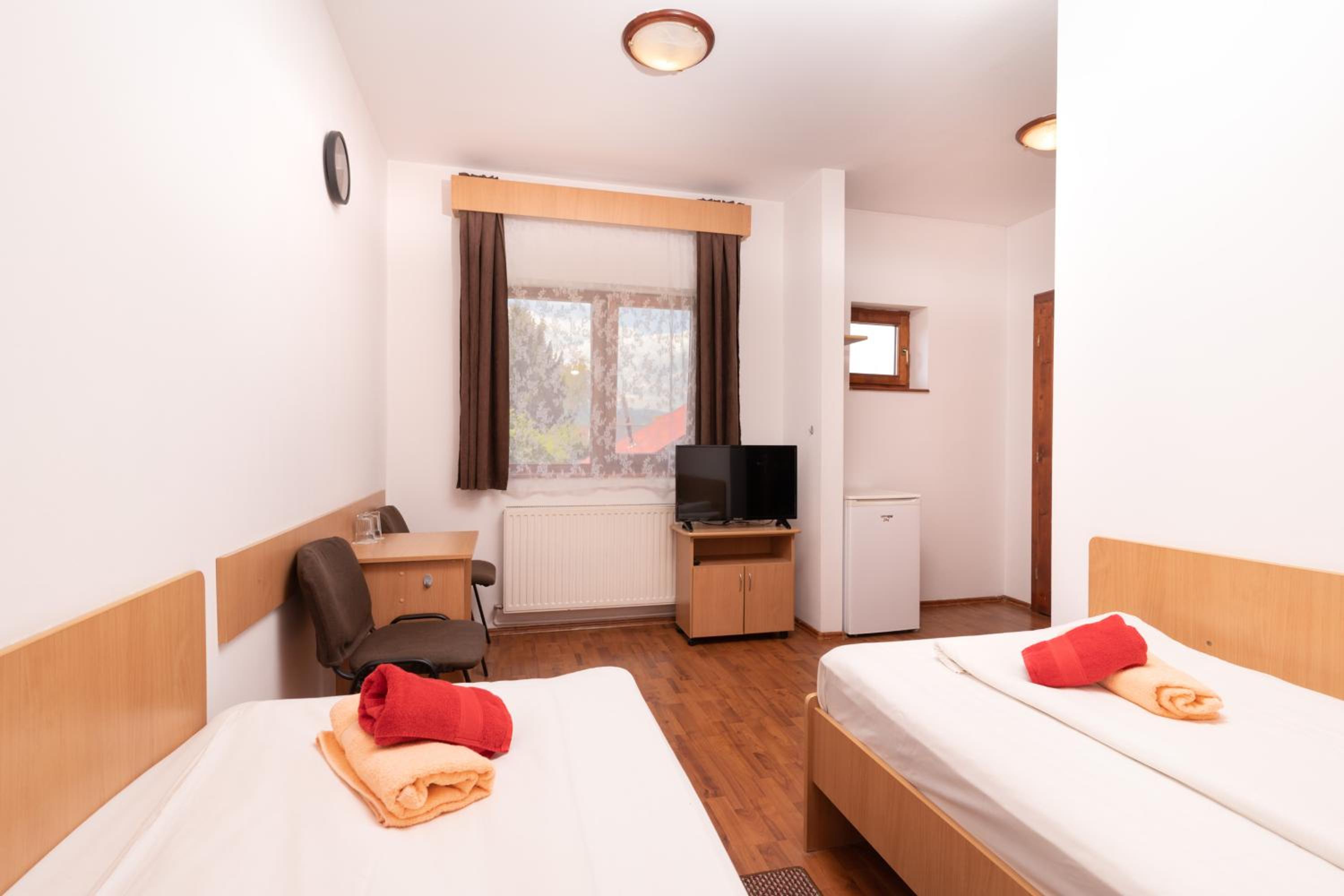 Double or Twin Room - Photo 5