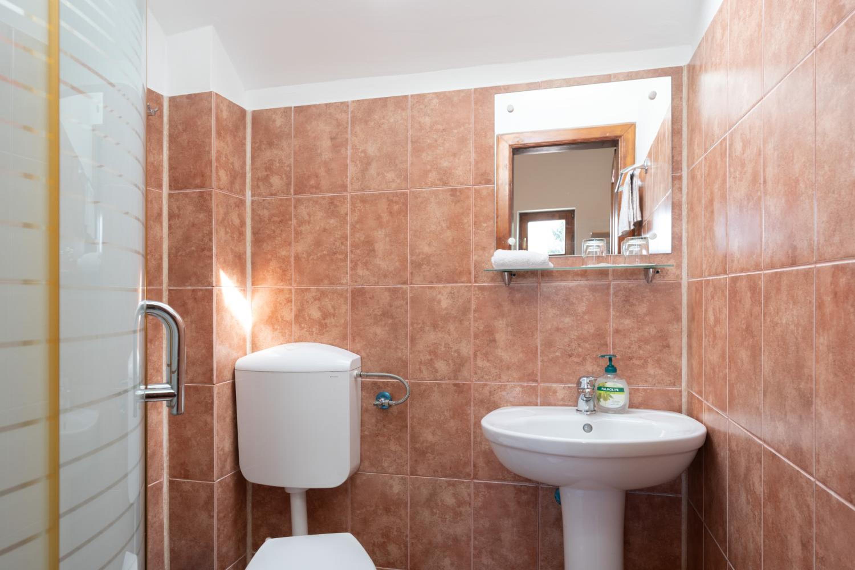 Double or Twin Room - Photo 4