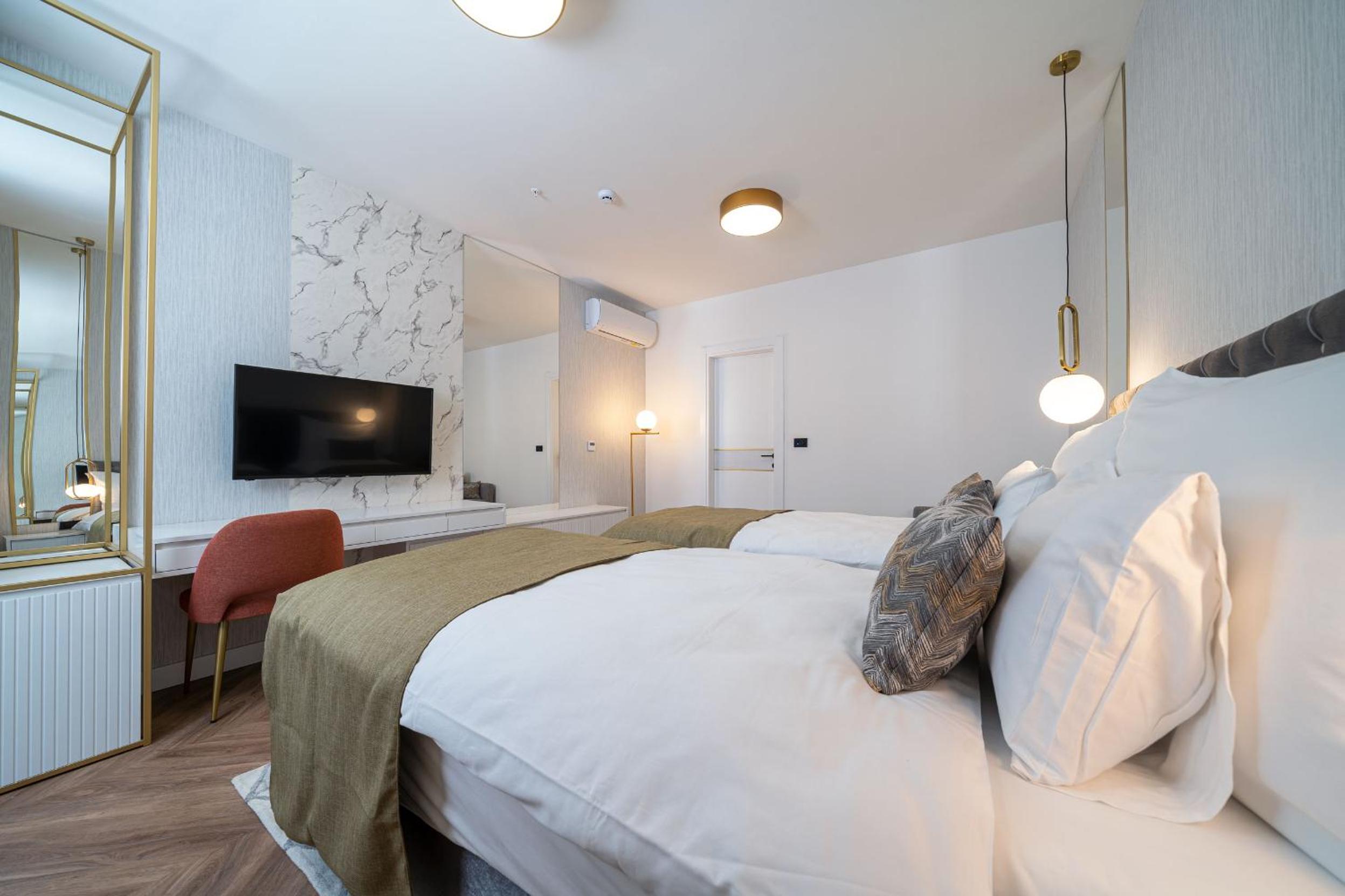 Double Room with Extra Bed - Photo 3