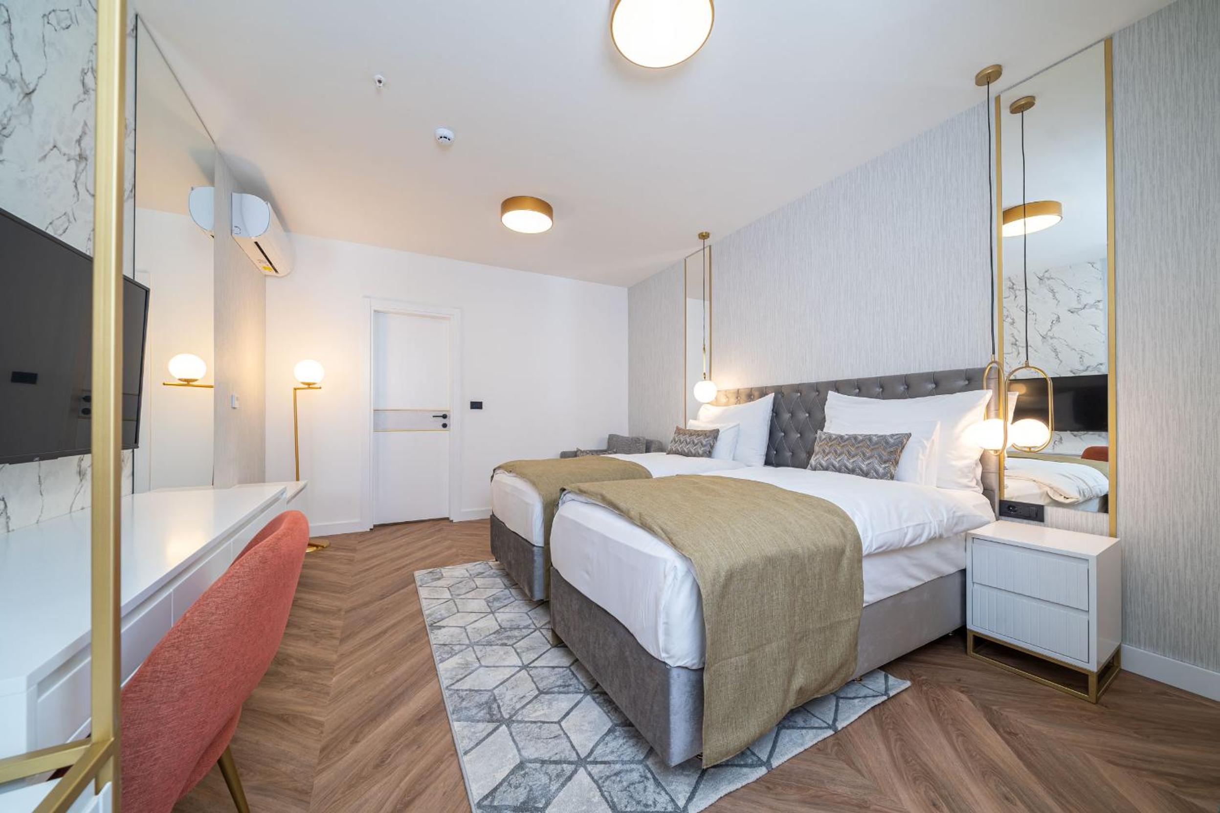 Double Room with Extra Bed - Photo 2