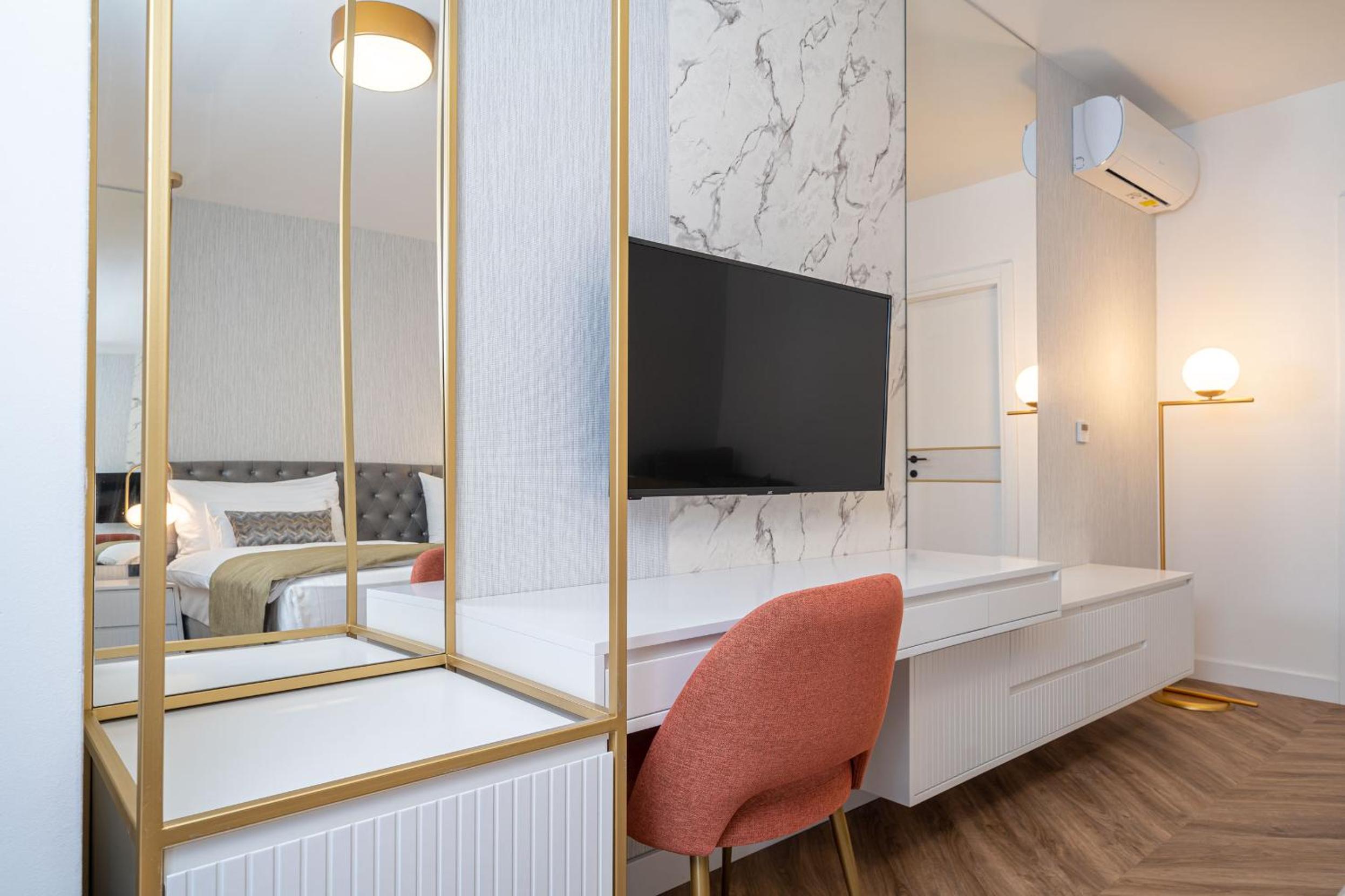 Double Room with Extra Bed - Photo 7