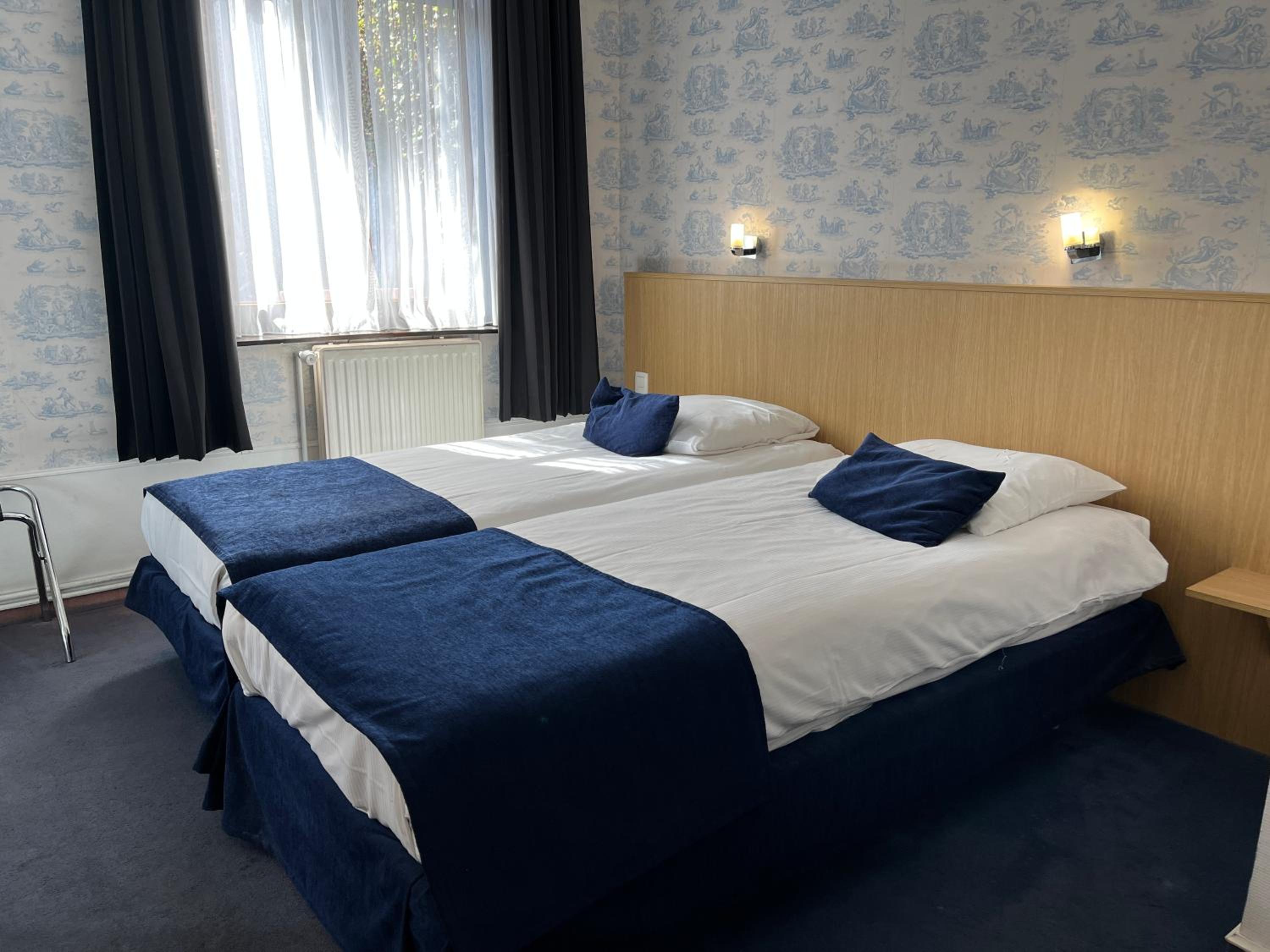 Twin Room - Photo 5