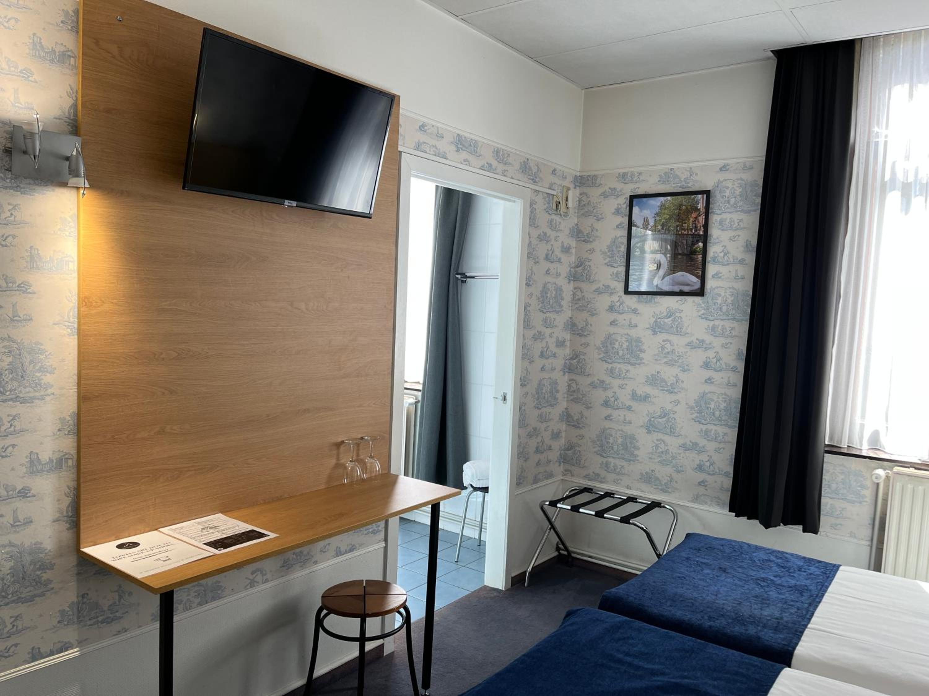 Twin Room - Photo 6