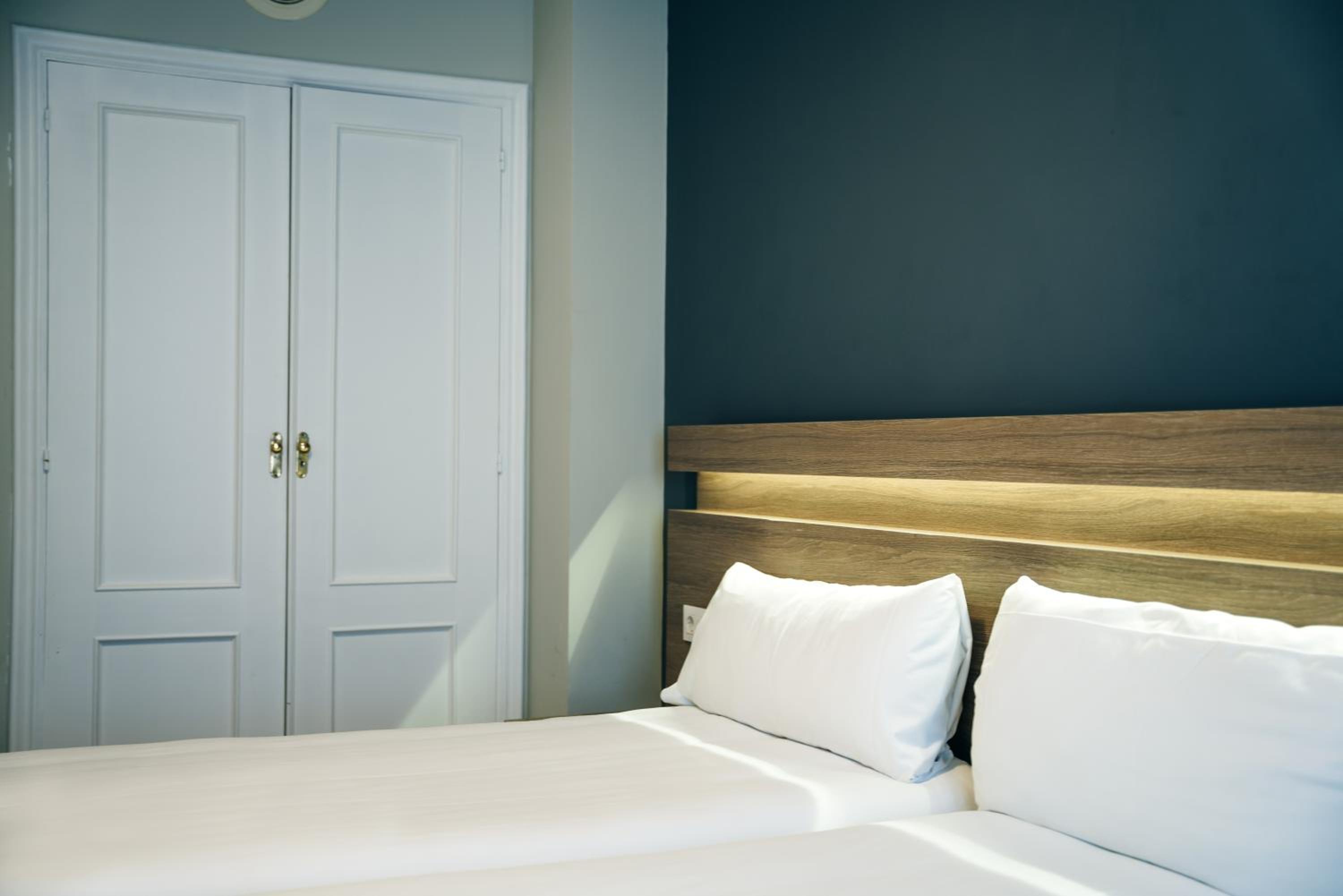 Standard Double or Twin Room - Photo 4