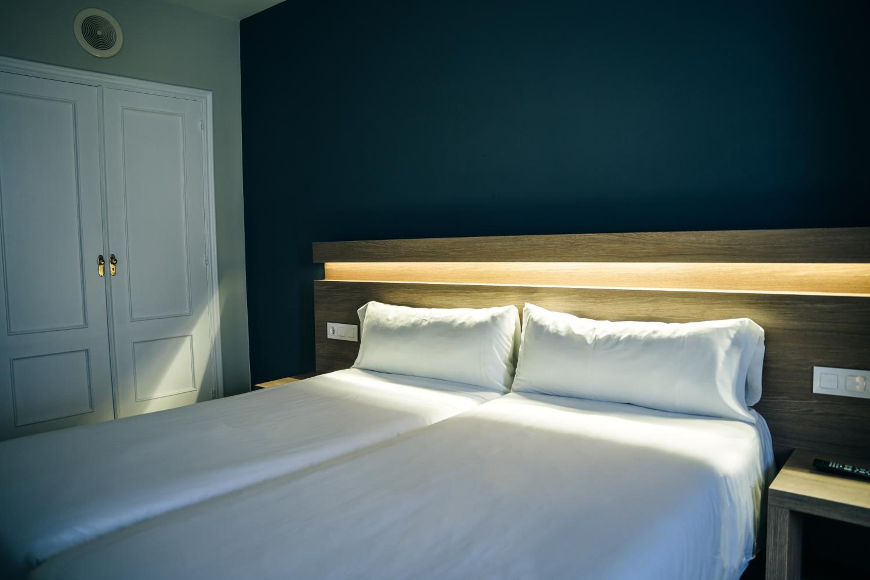 Economy Double or Twin Room - Photo 8
