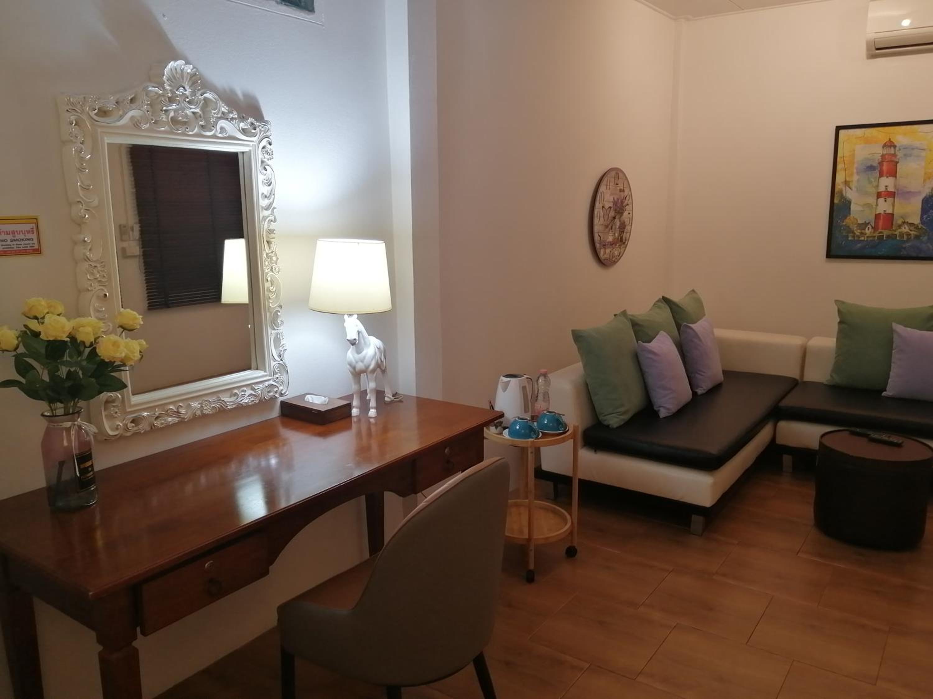 One-Bedroom Suite - Photo 11