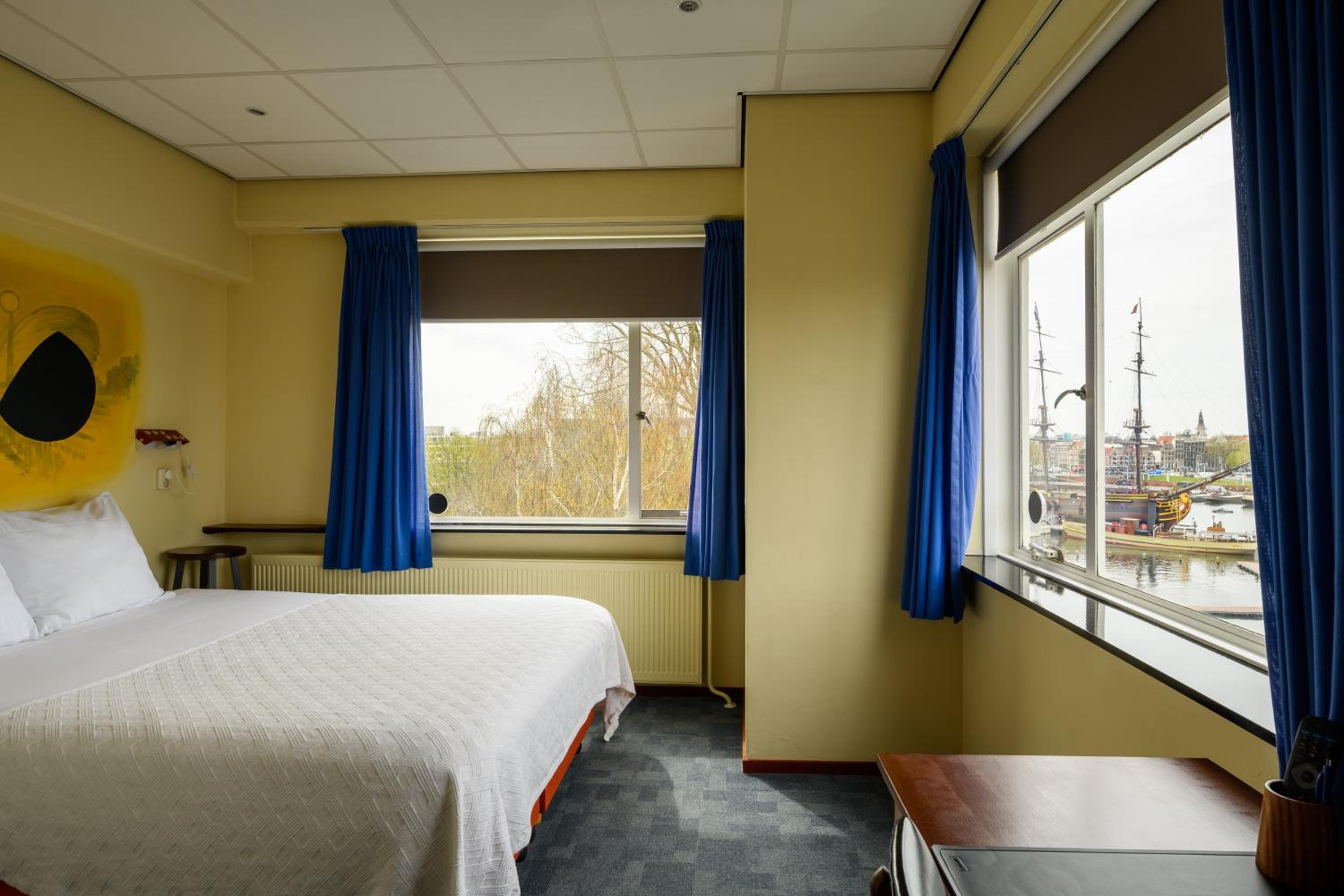 Double or Twin Room with Private Bathroom photo 3