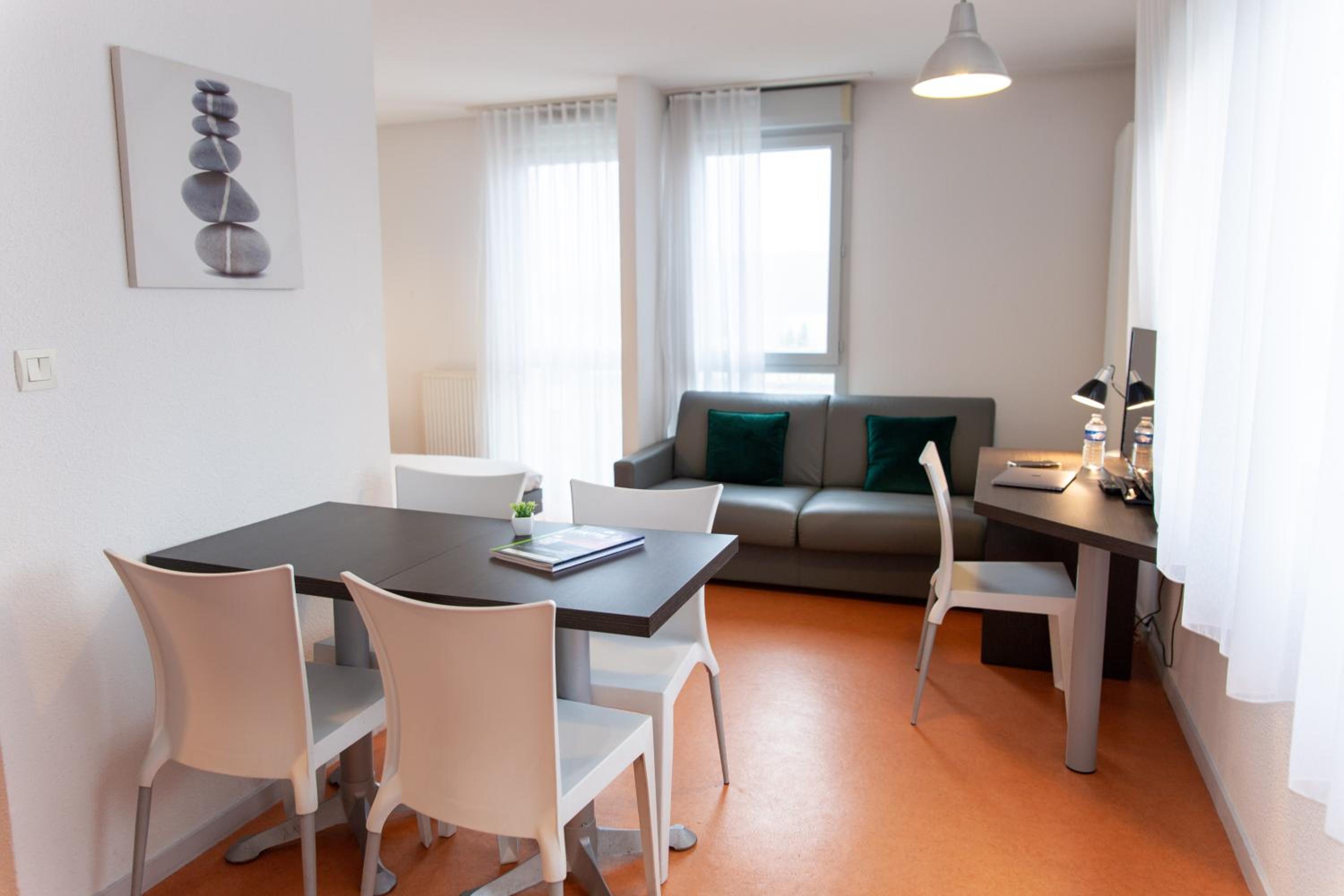 Family Studio - Photo 2