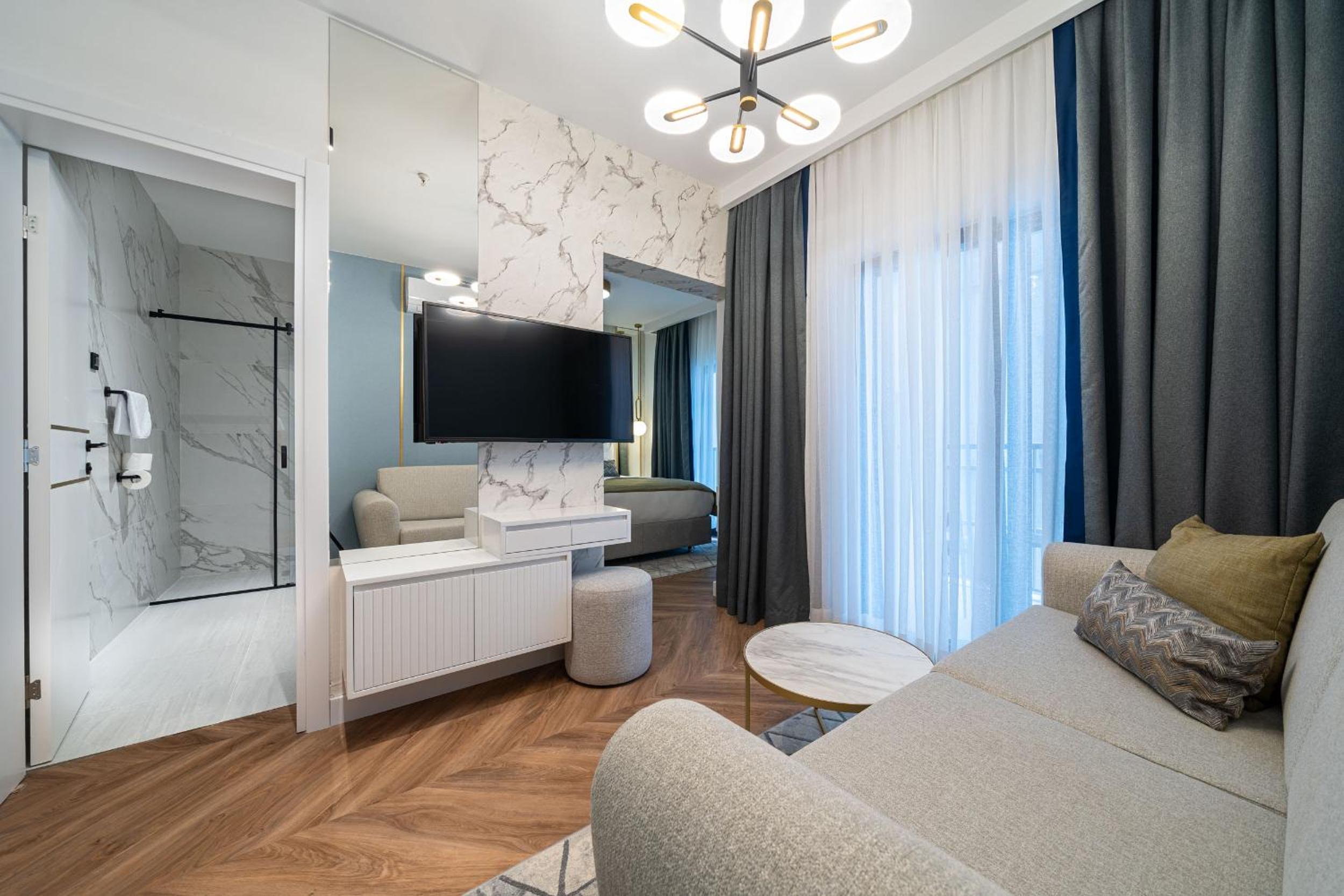 One-Bedroom Apartment - Photo 2