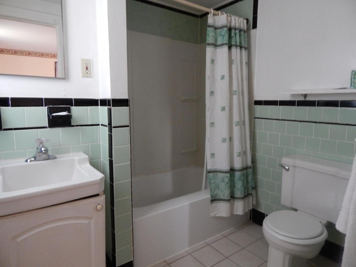 Queen Room - Non-Smoking photo 2