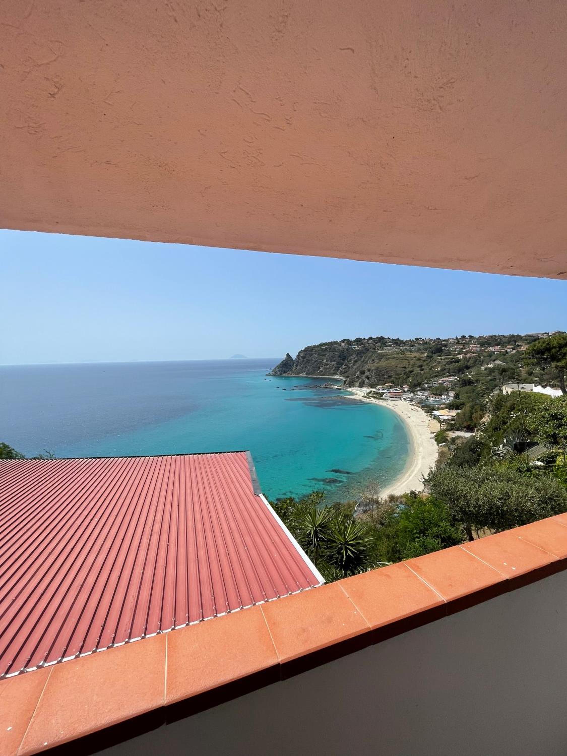Deluxe Double Room with Balcony and Sea View - Photo 5