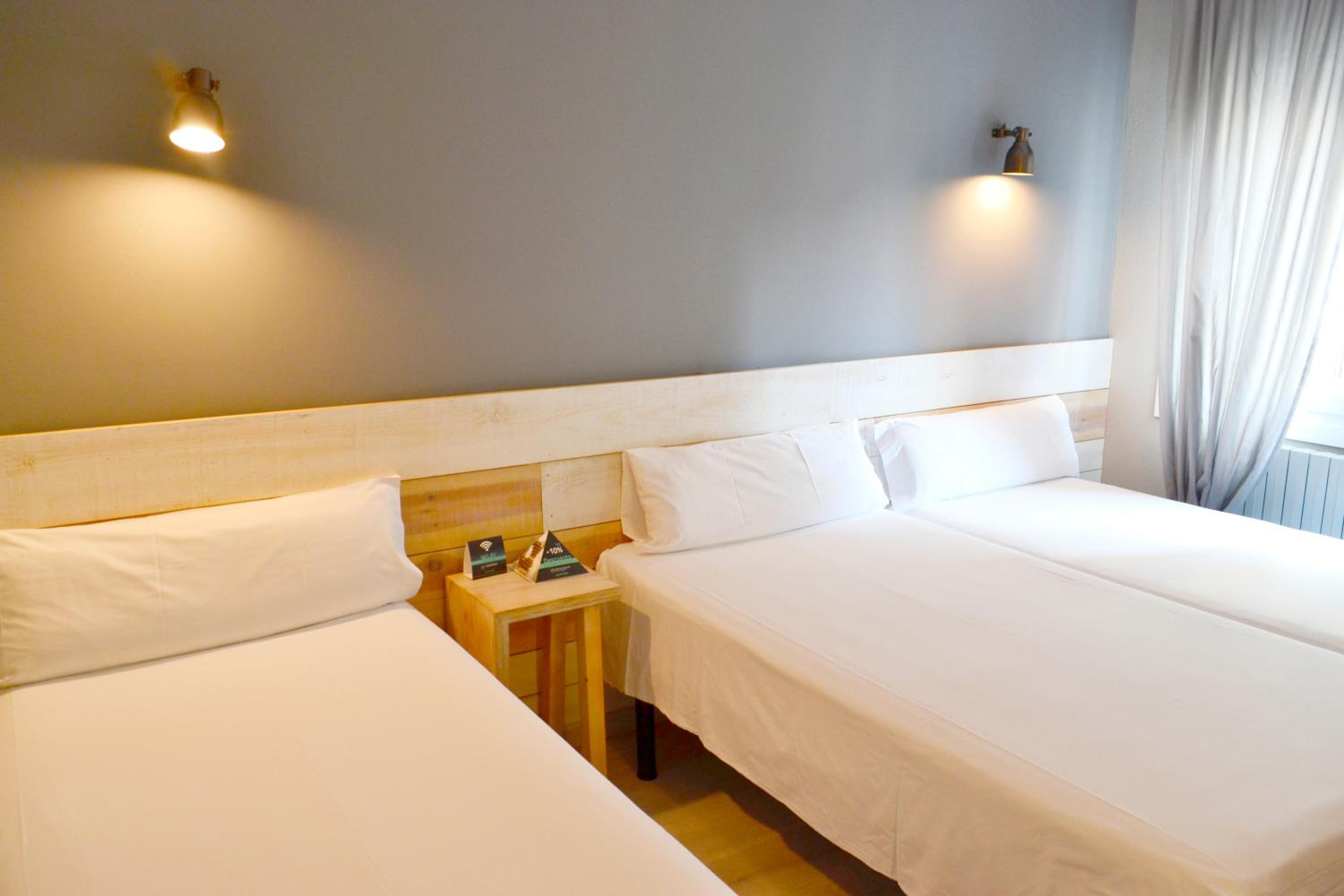 Double or Twin Room with Extra Bed photo 2