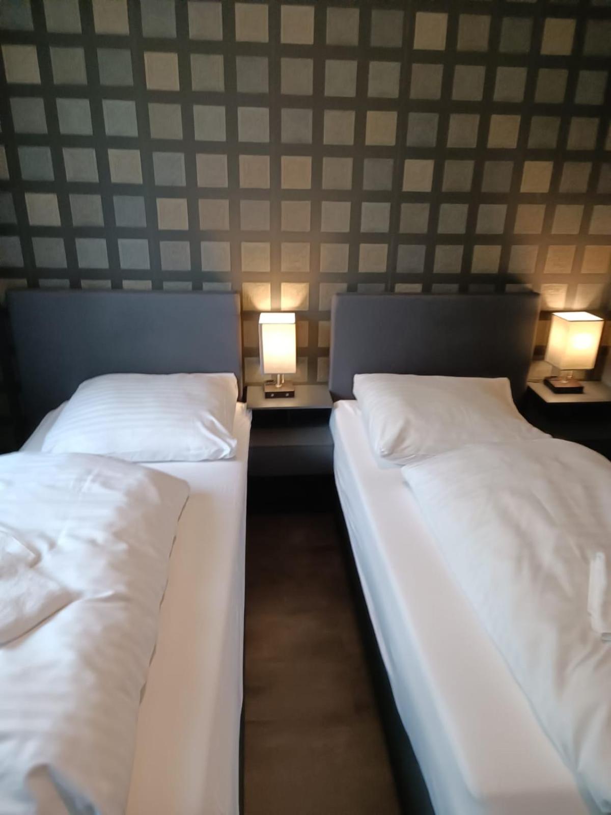 Twin Room with Private Bathroom photo 3