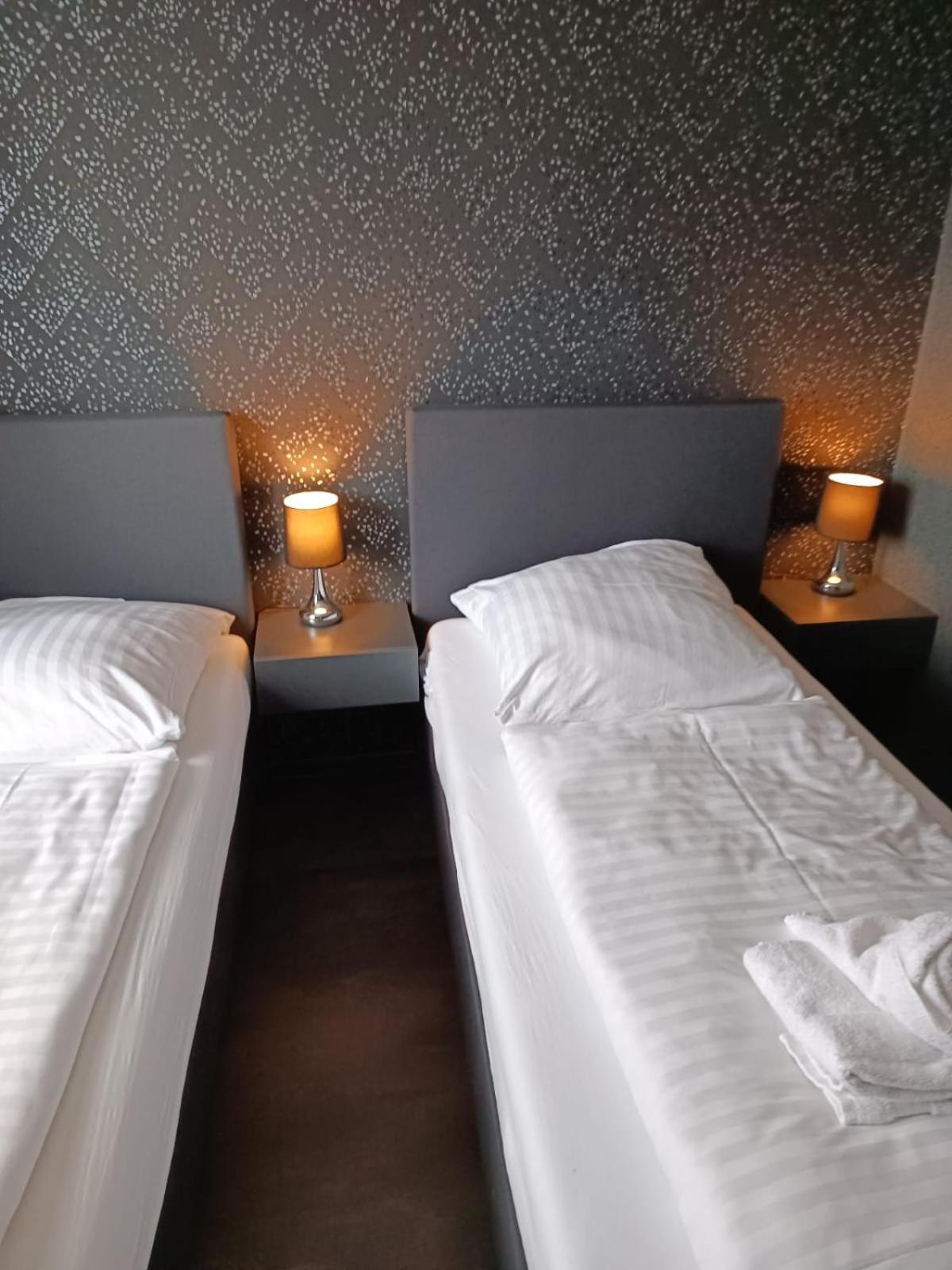 Twin Room with Private Bathroom photo 2