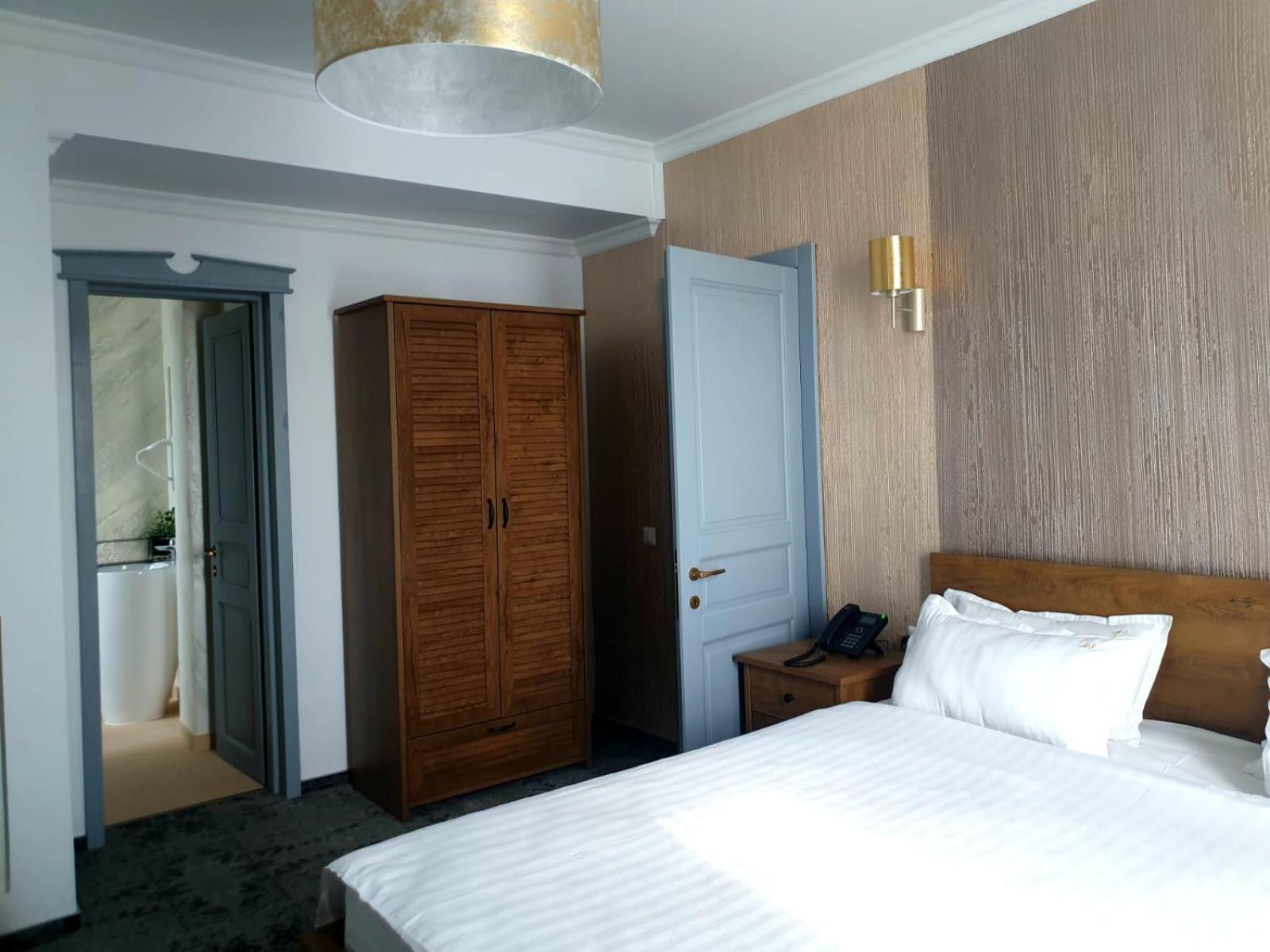 One-Bedroom Apartment - Photo 5