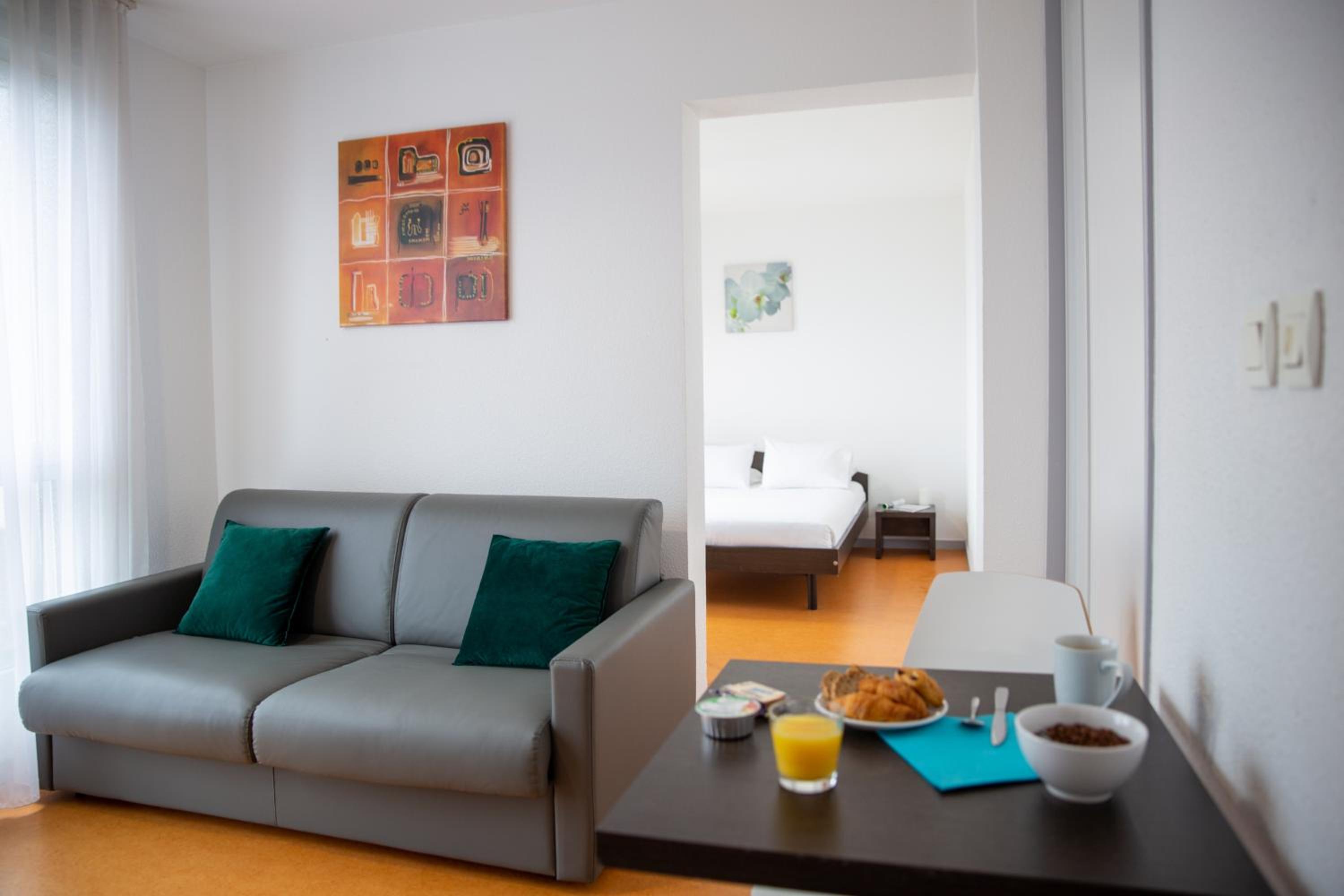 One-Bedroom Apartment - Photo 1