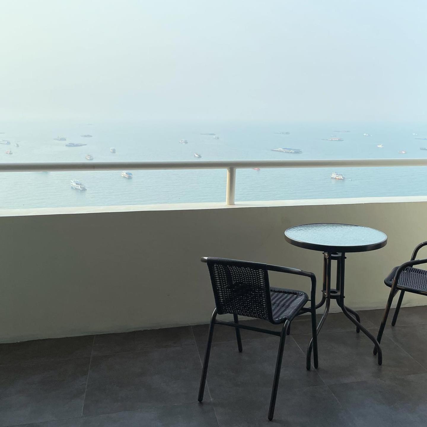 Executive Suite - Photo 11
