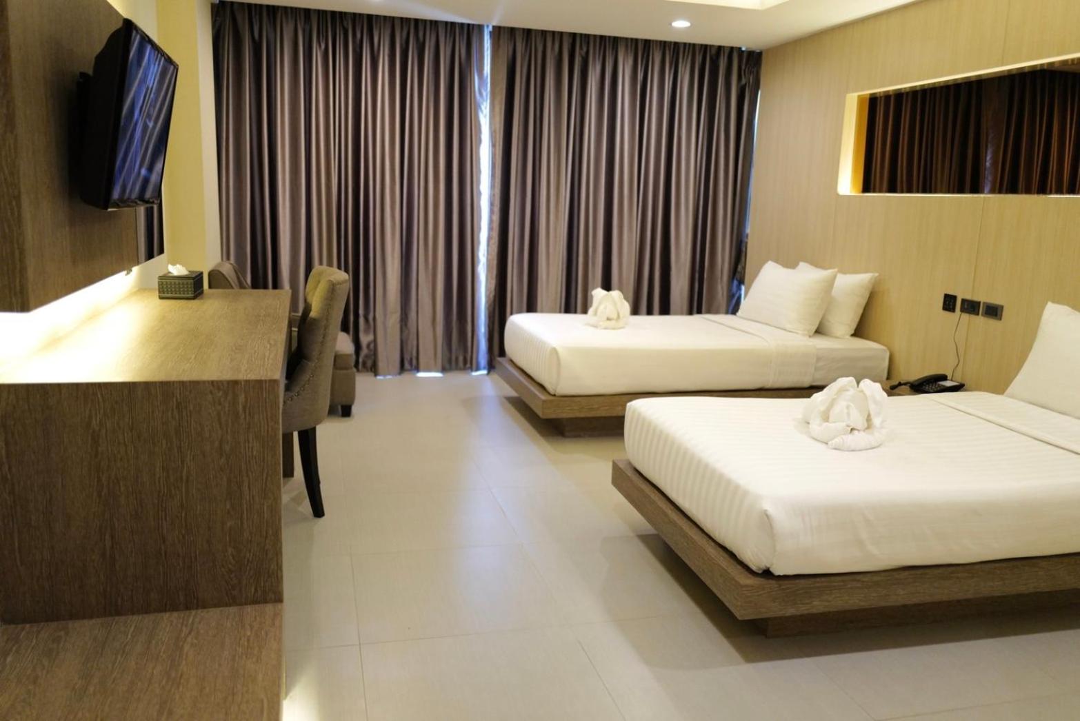 Deluxe Twin Room with Sea View - Photo 9