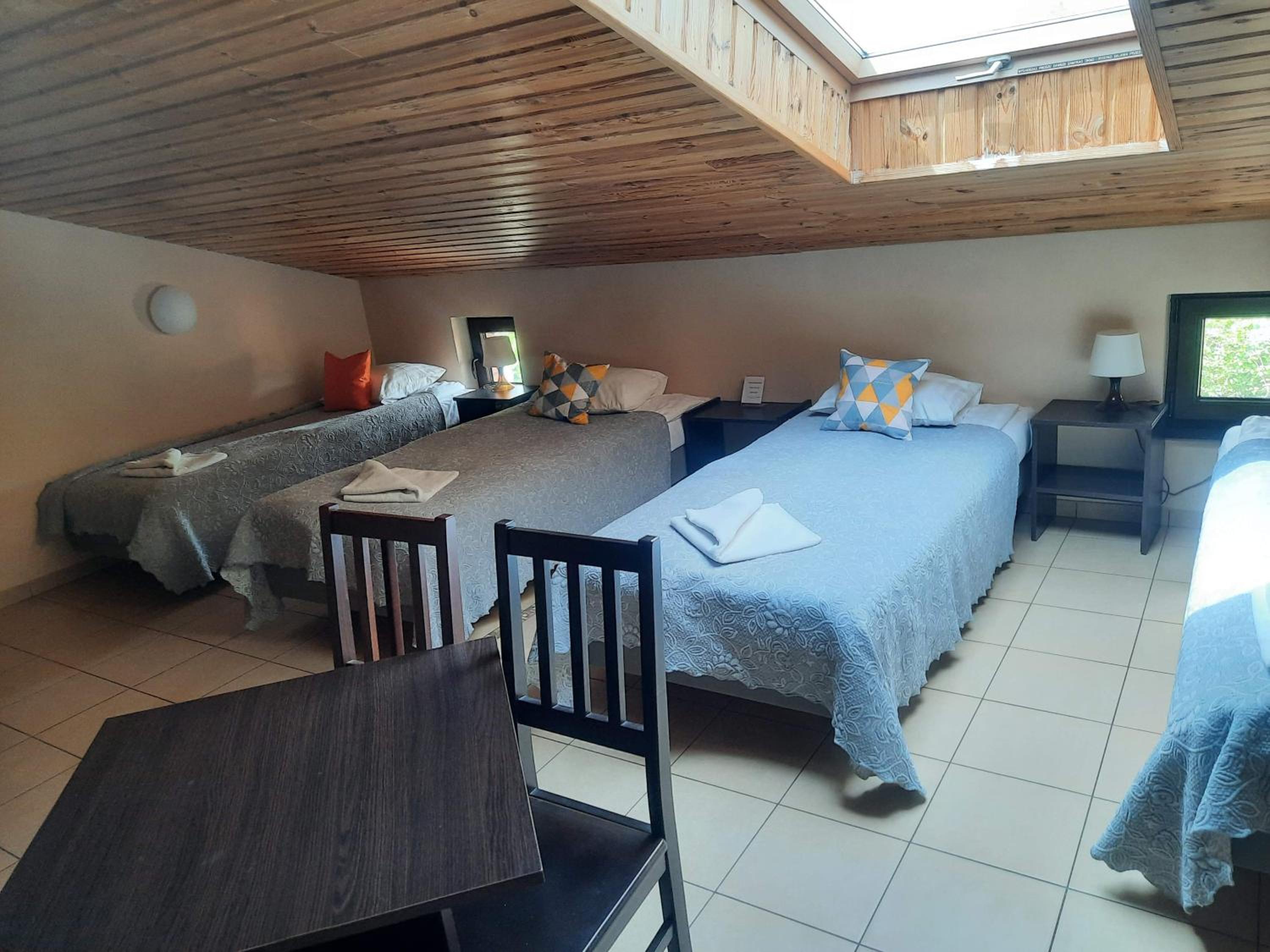 Quadruple Room with Private Bathroom - Photo 2