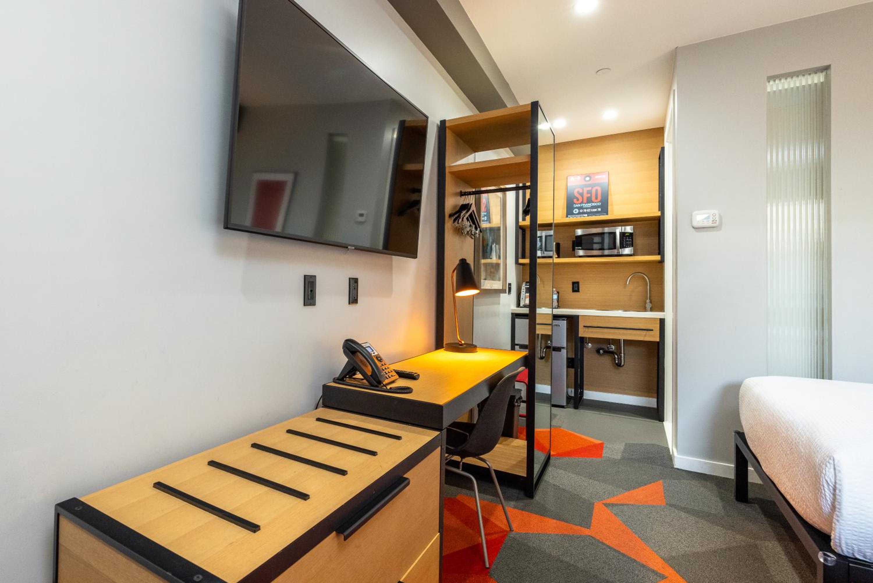 Double Room with Two Double Beds - Photo 11