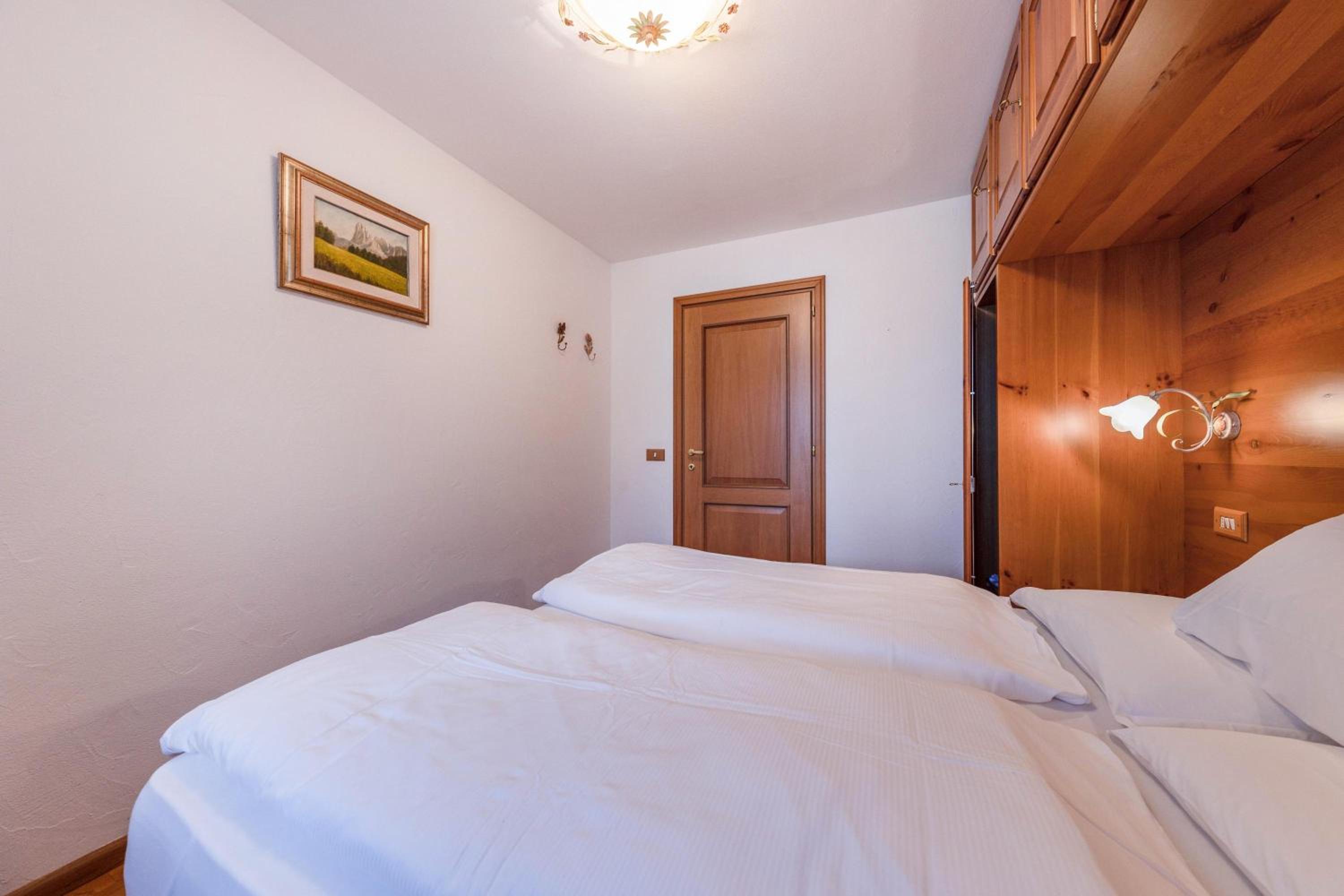 Two-Bedroom Deluxe Apartment with Garden View photo 2