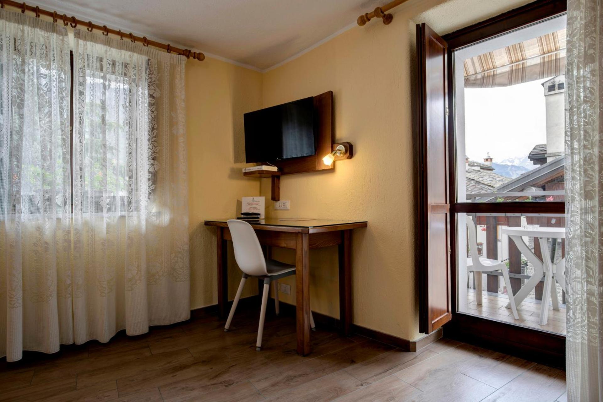 Double Room - Photo 16