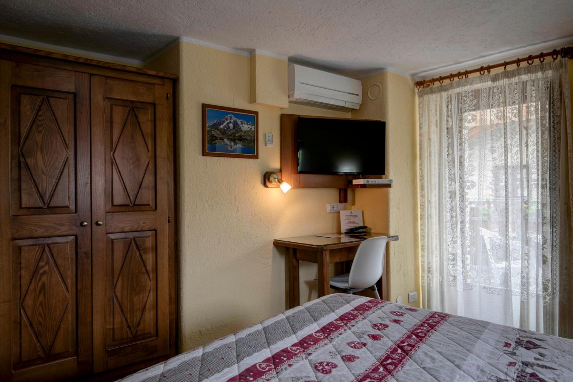 Double Room - Photo 24