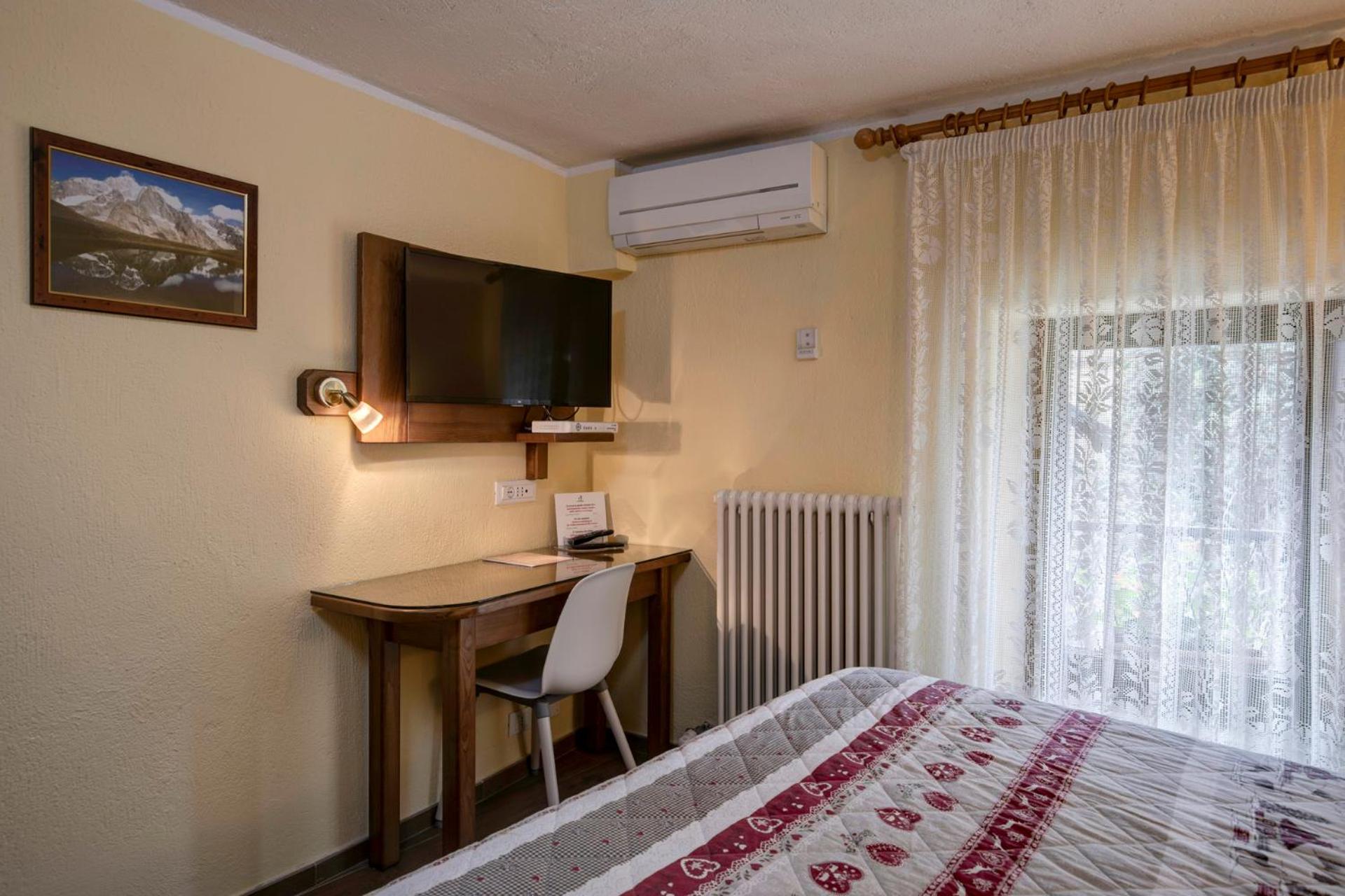 Double Room - Photo 8