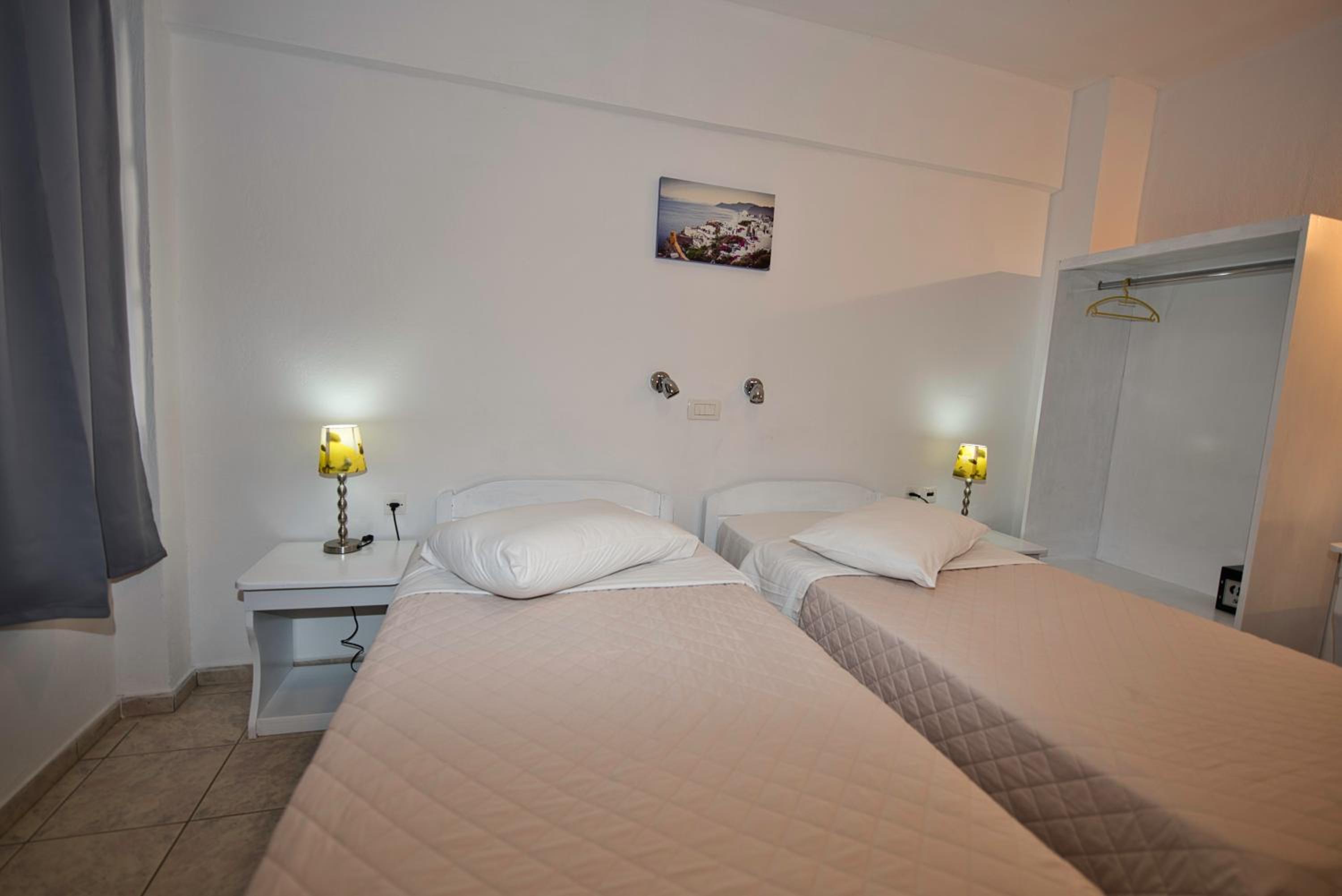 Double or Twin Room - Photo 8